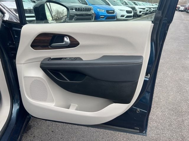 2023 Chrysler Pacifica Hybrid Limited