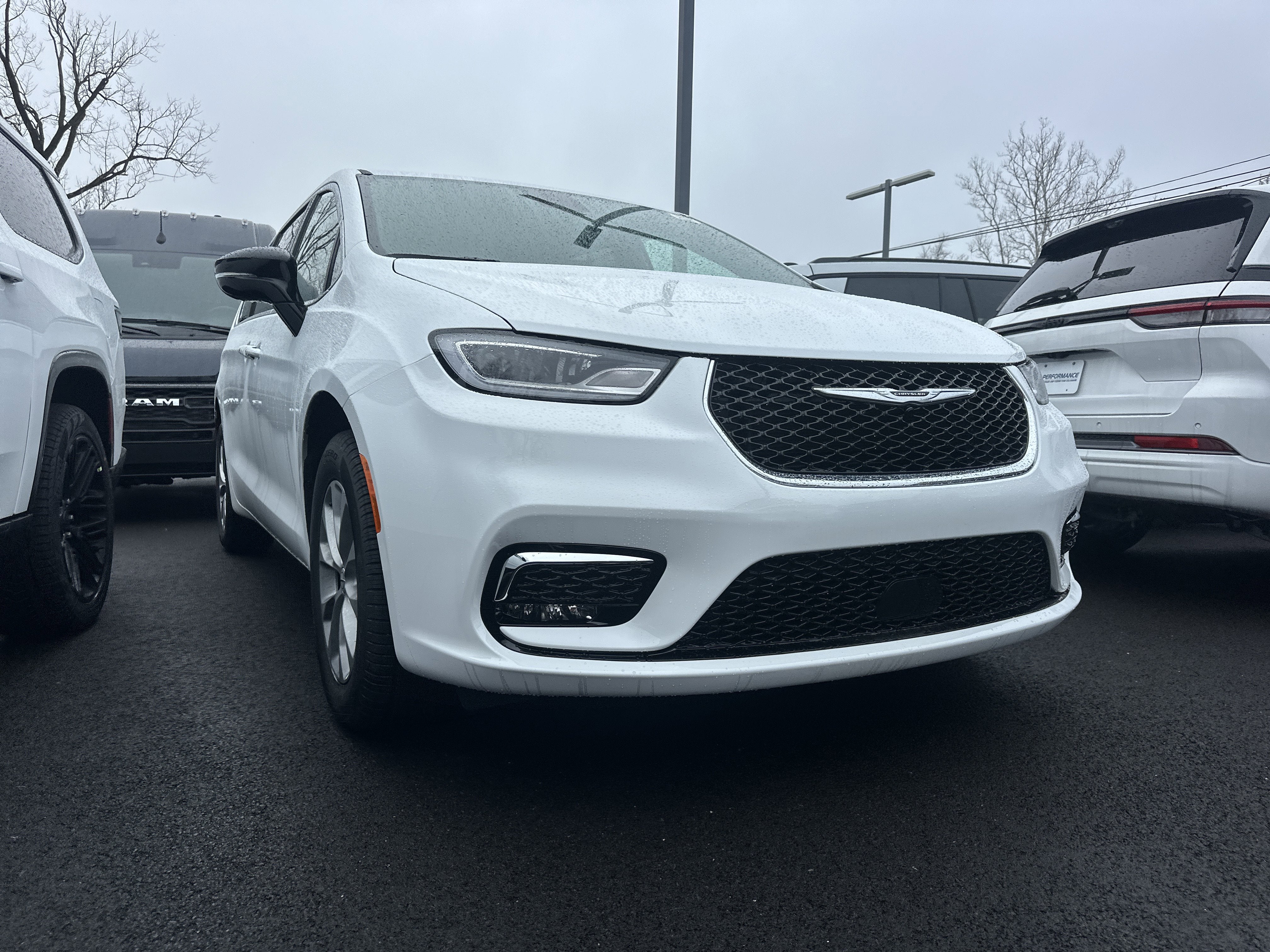 2026 Chrysler Pacifica Select