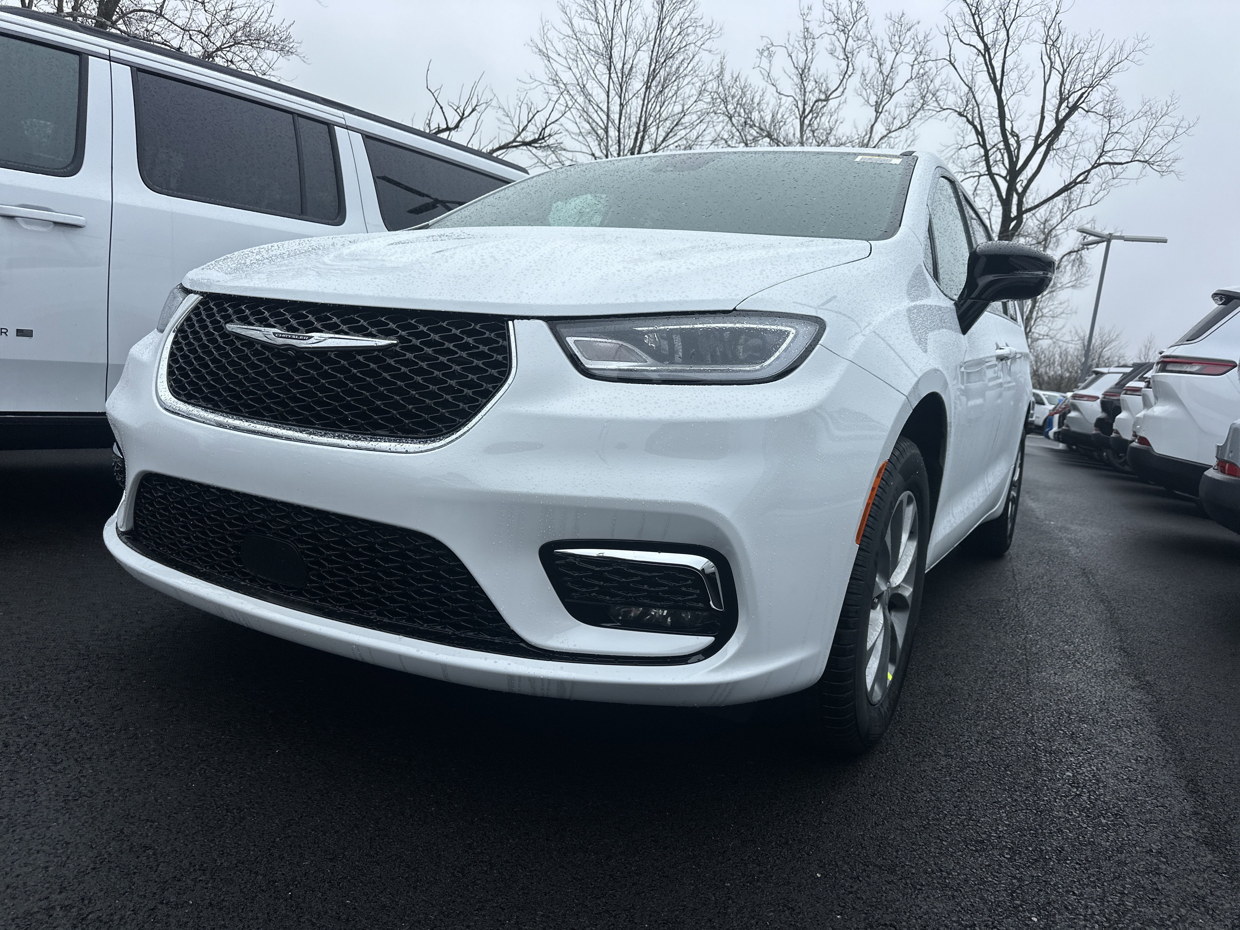 2026 Chrysler Pacifica Select