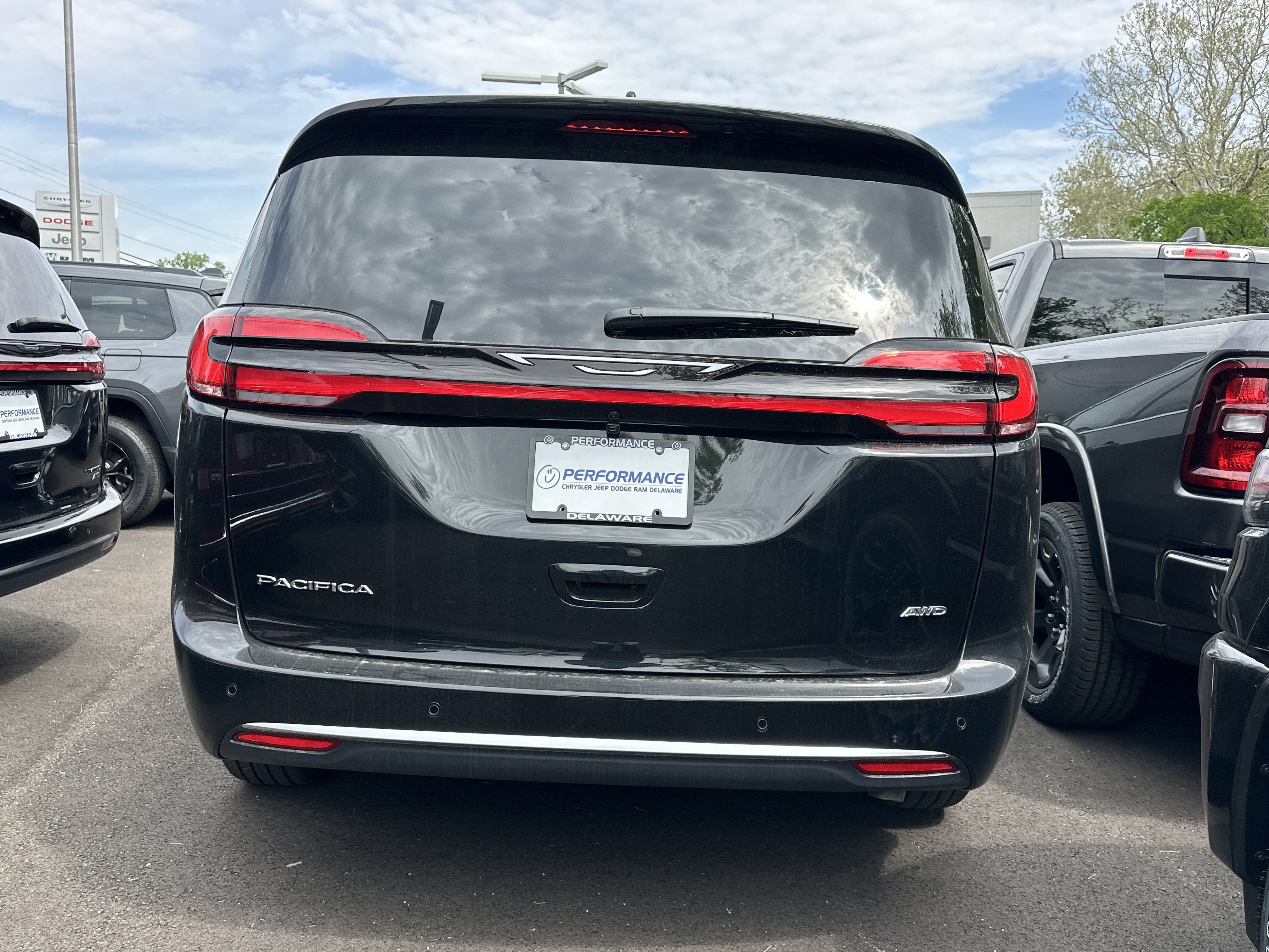 2027 Chrysler Pacifica Select