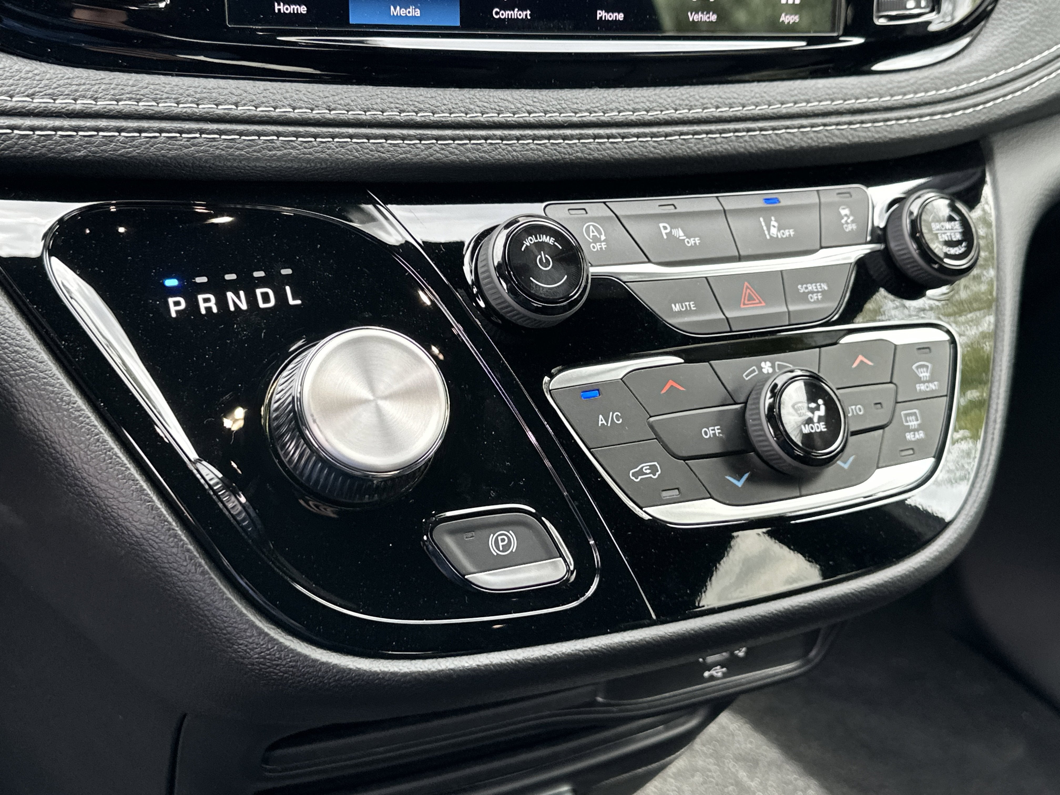 2027 Chrysler Pacifica Select