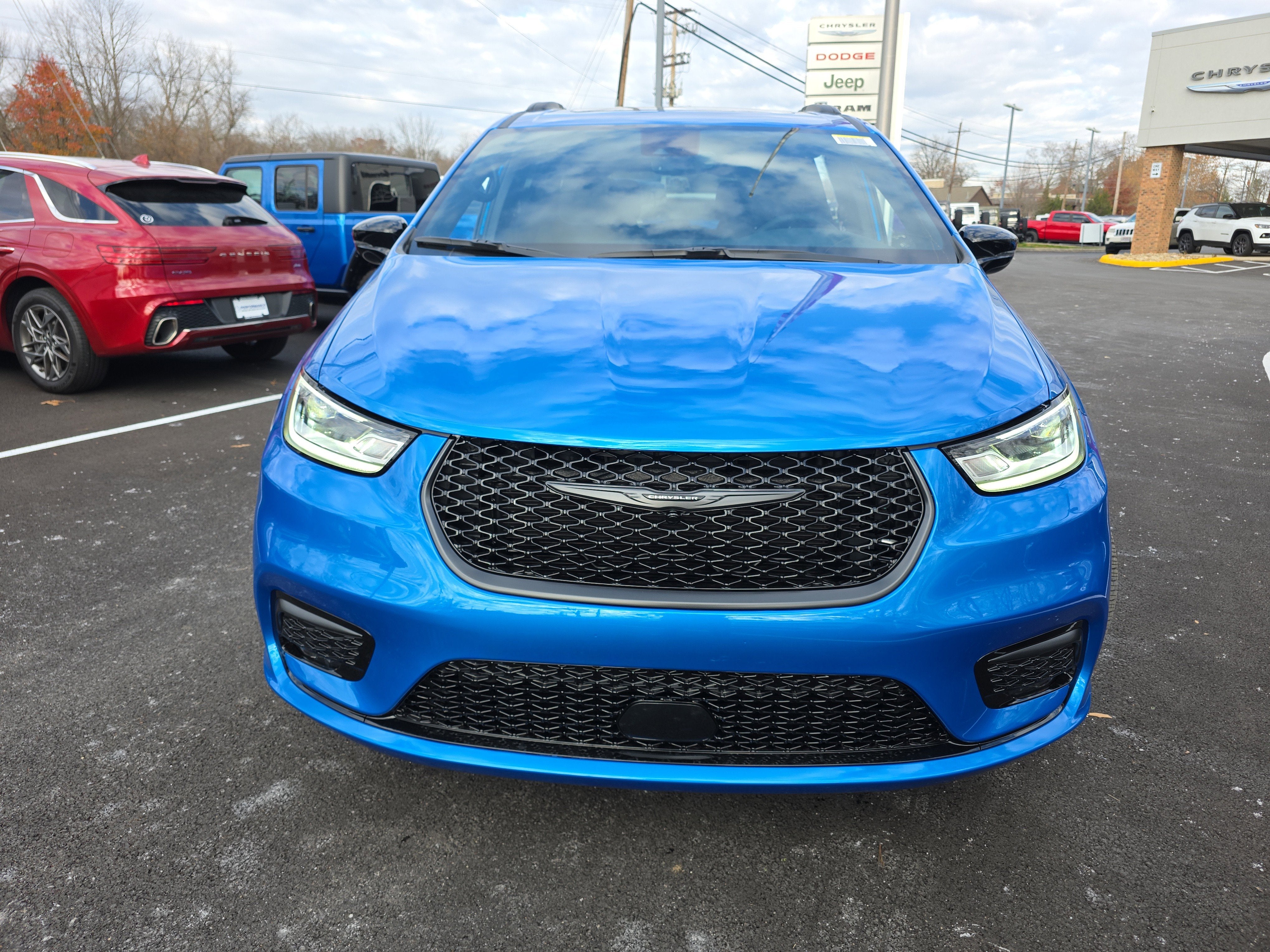 2026 Chrysler Pacifica Select