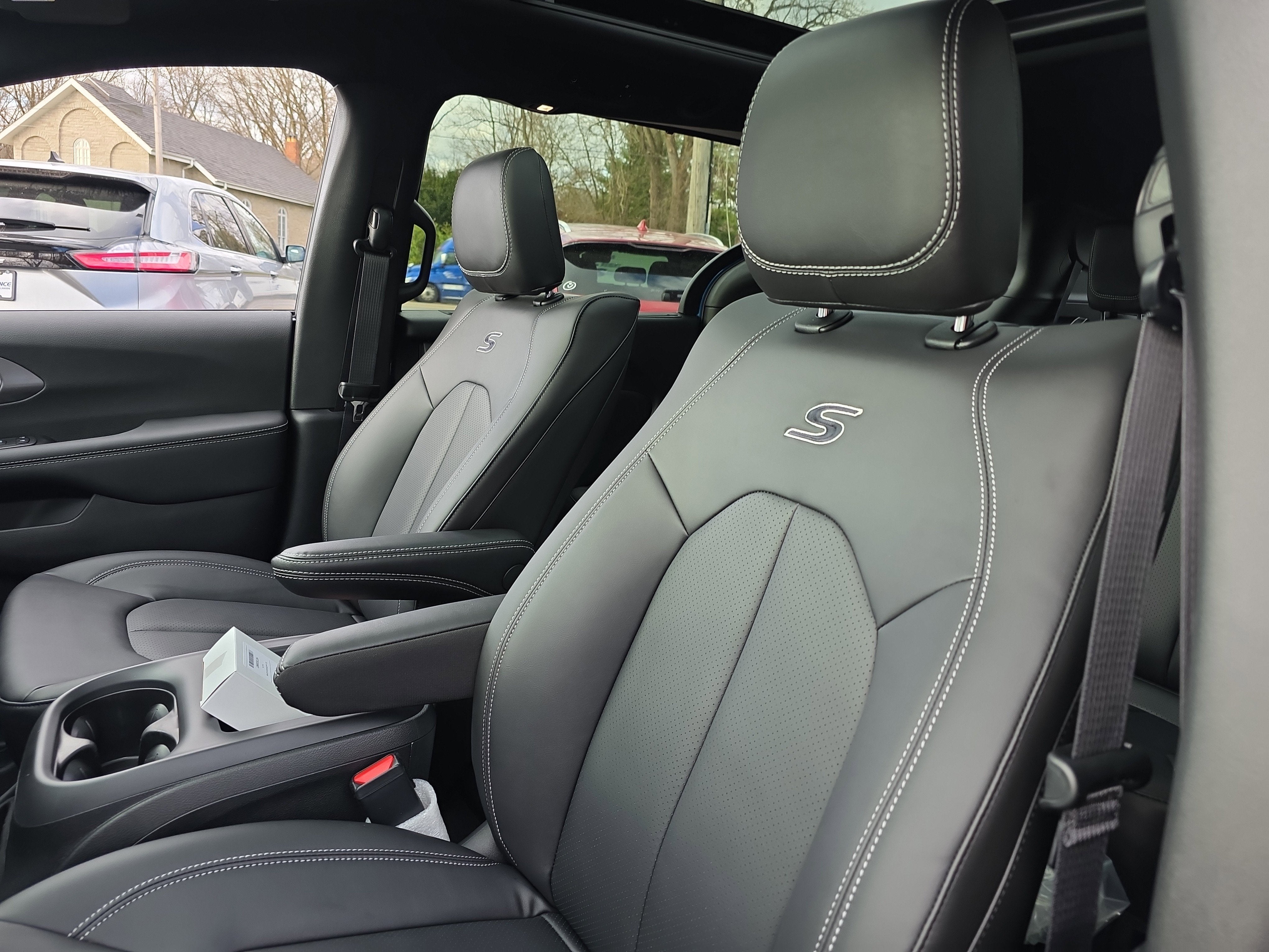 2026 Chrysler Pacifica Select