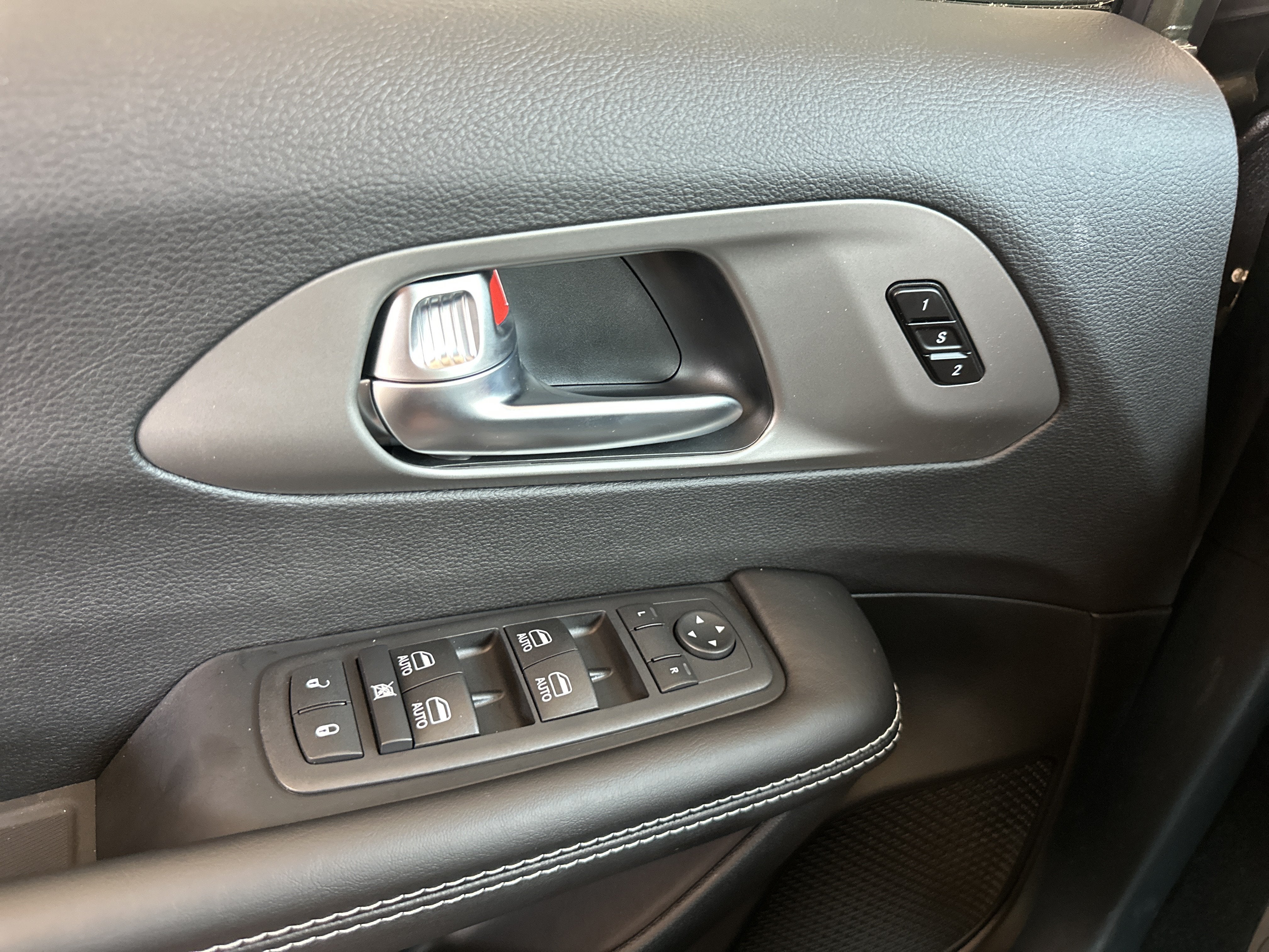 2027 Chrysler Pacifica Select