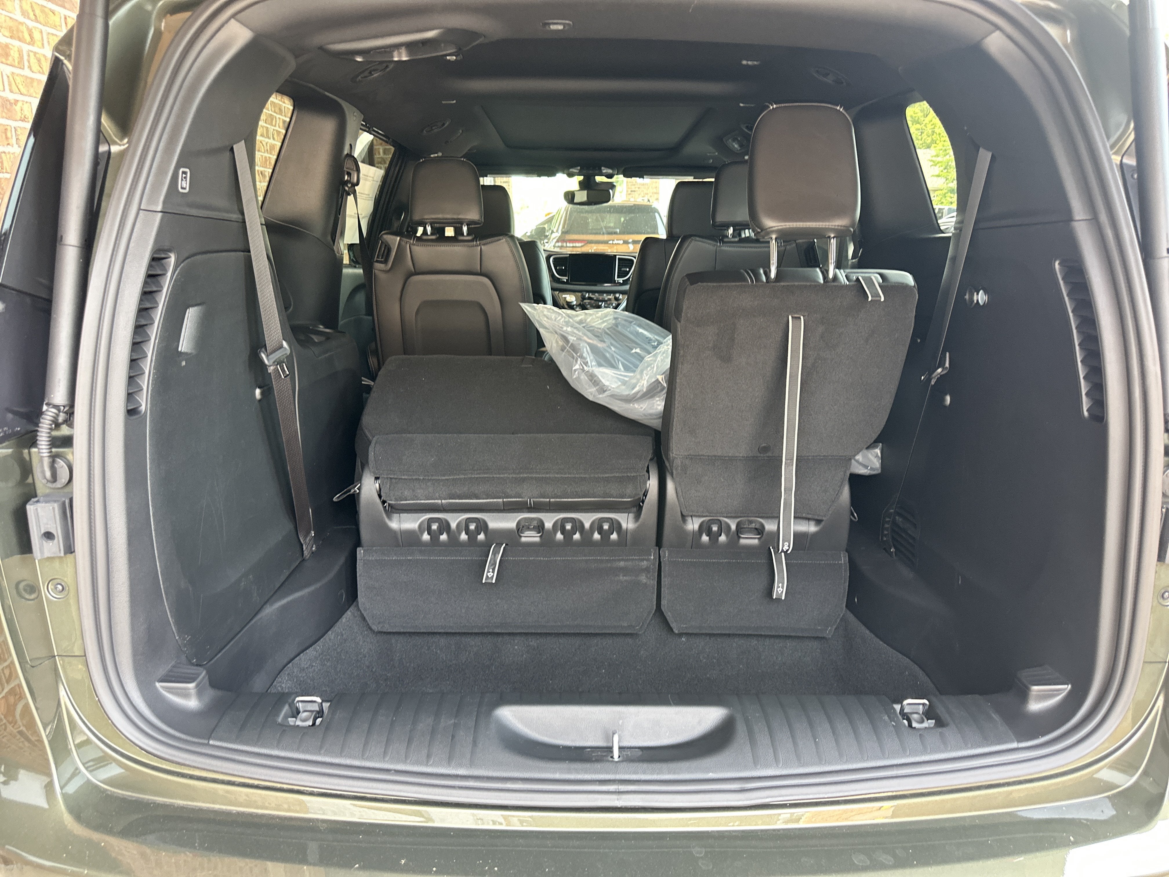 2027 Chrysler Pacifica Select