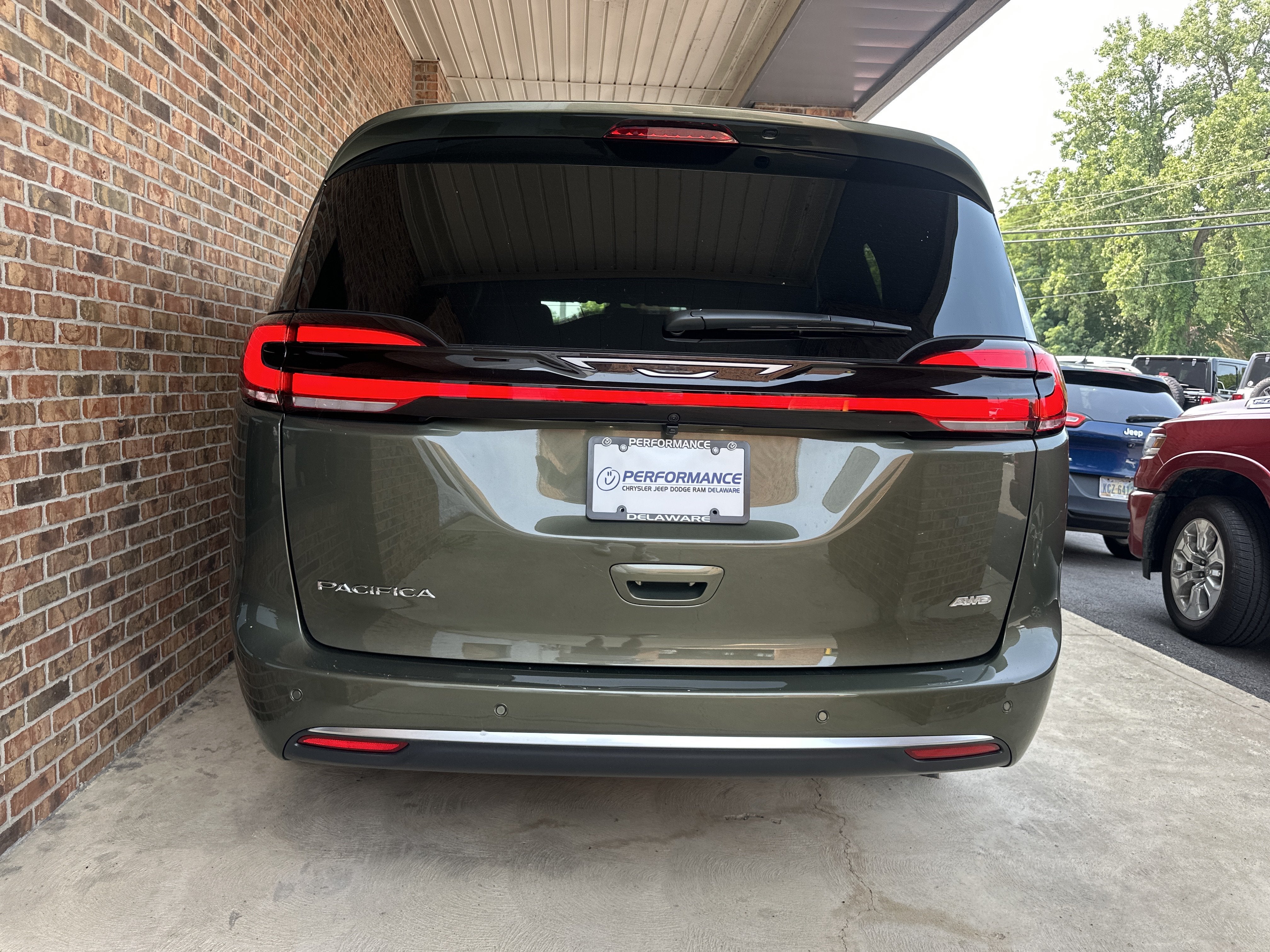 2027 Chrysler Pacifica Select