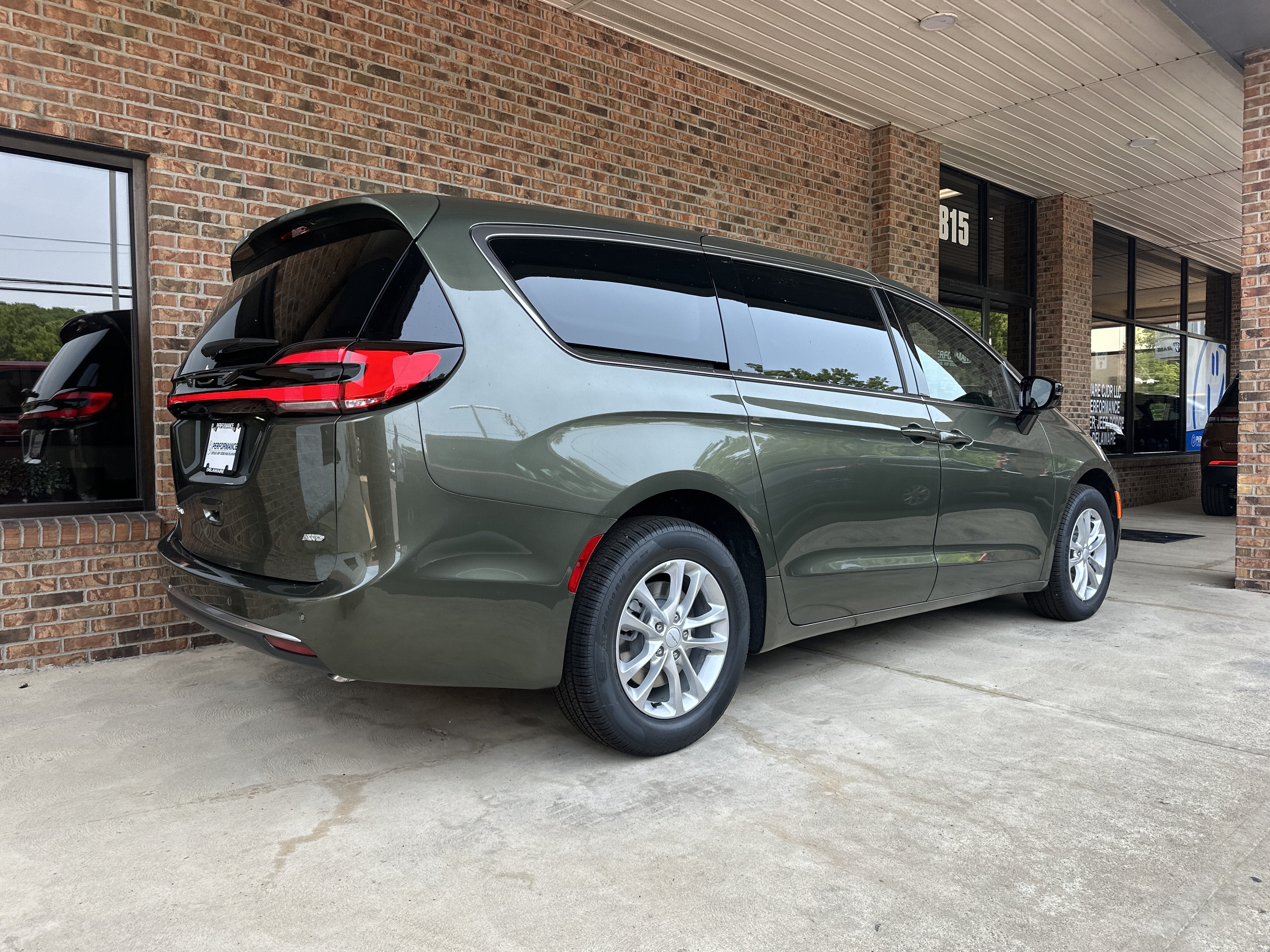 2027 Chrysler Pacifica Select