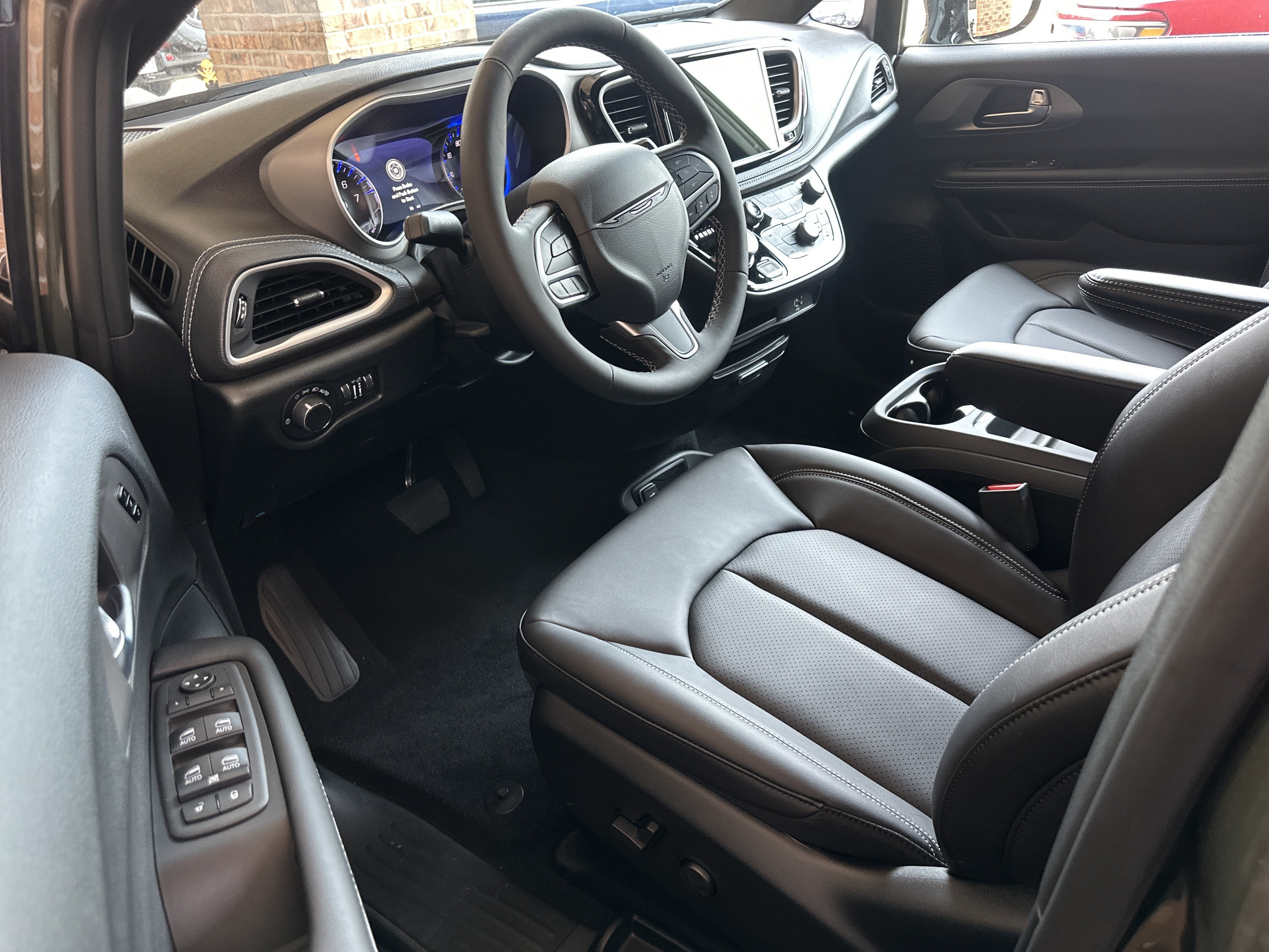 2027 Chrysler Pacifica Select
