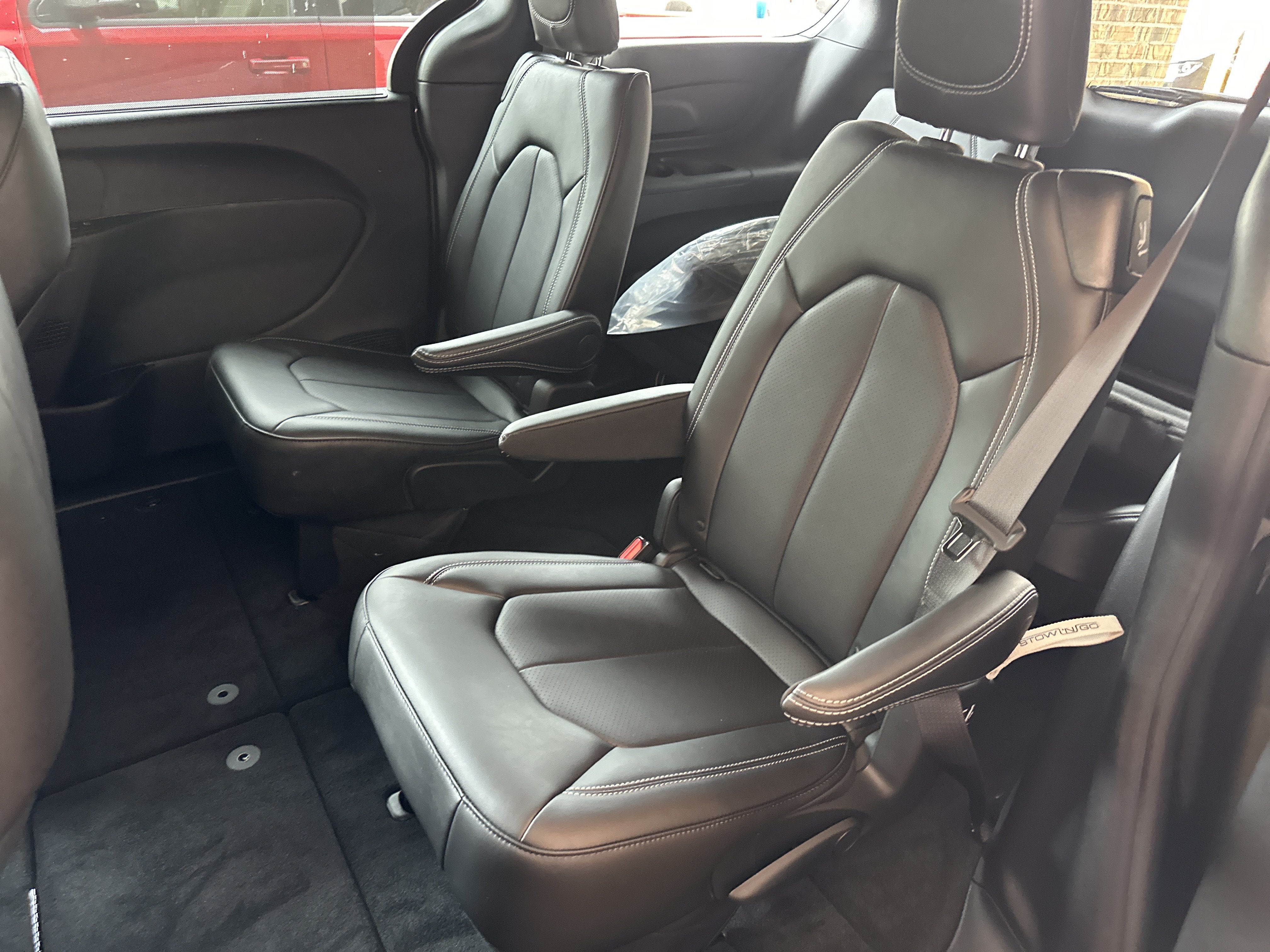 2027 Chrysler Pacifica Select