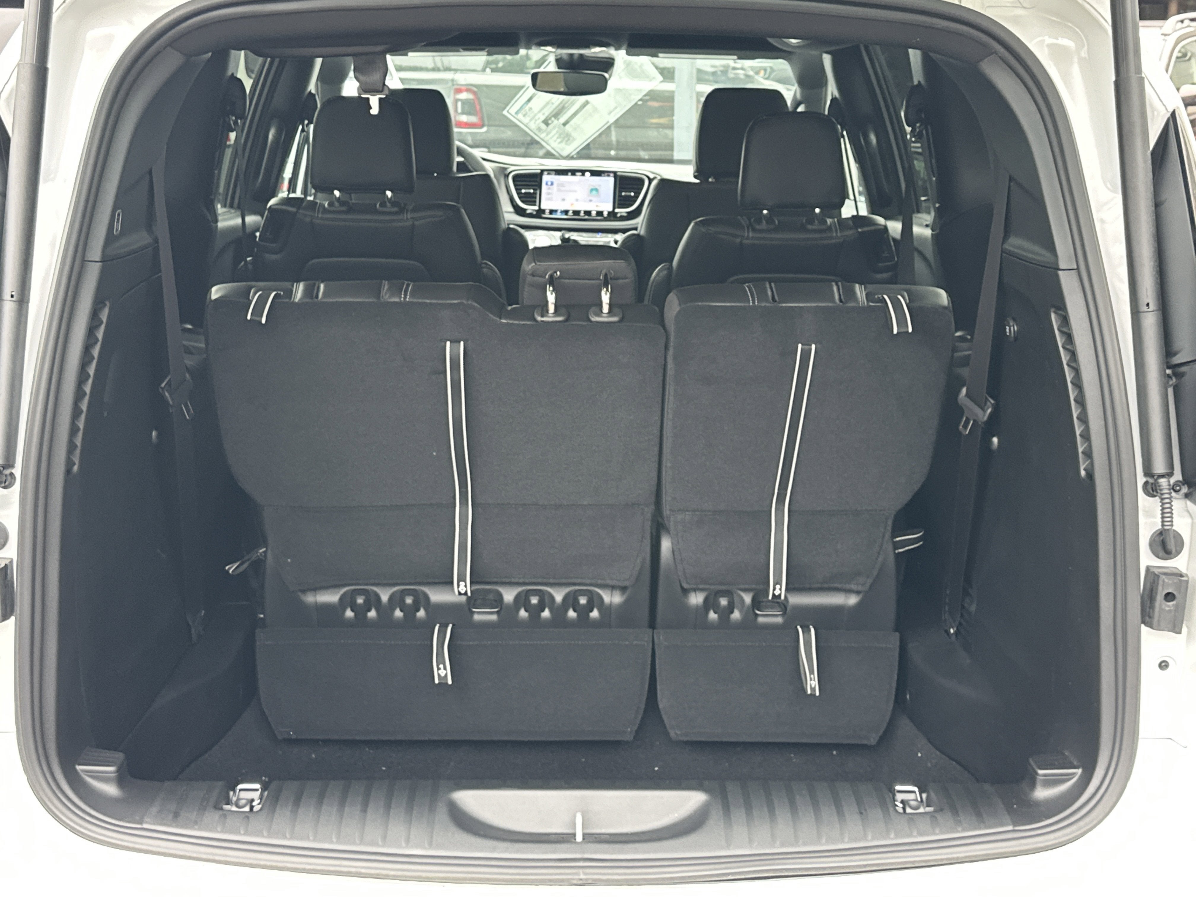 2027 Chrysler Pacifica Select