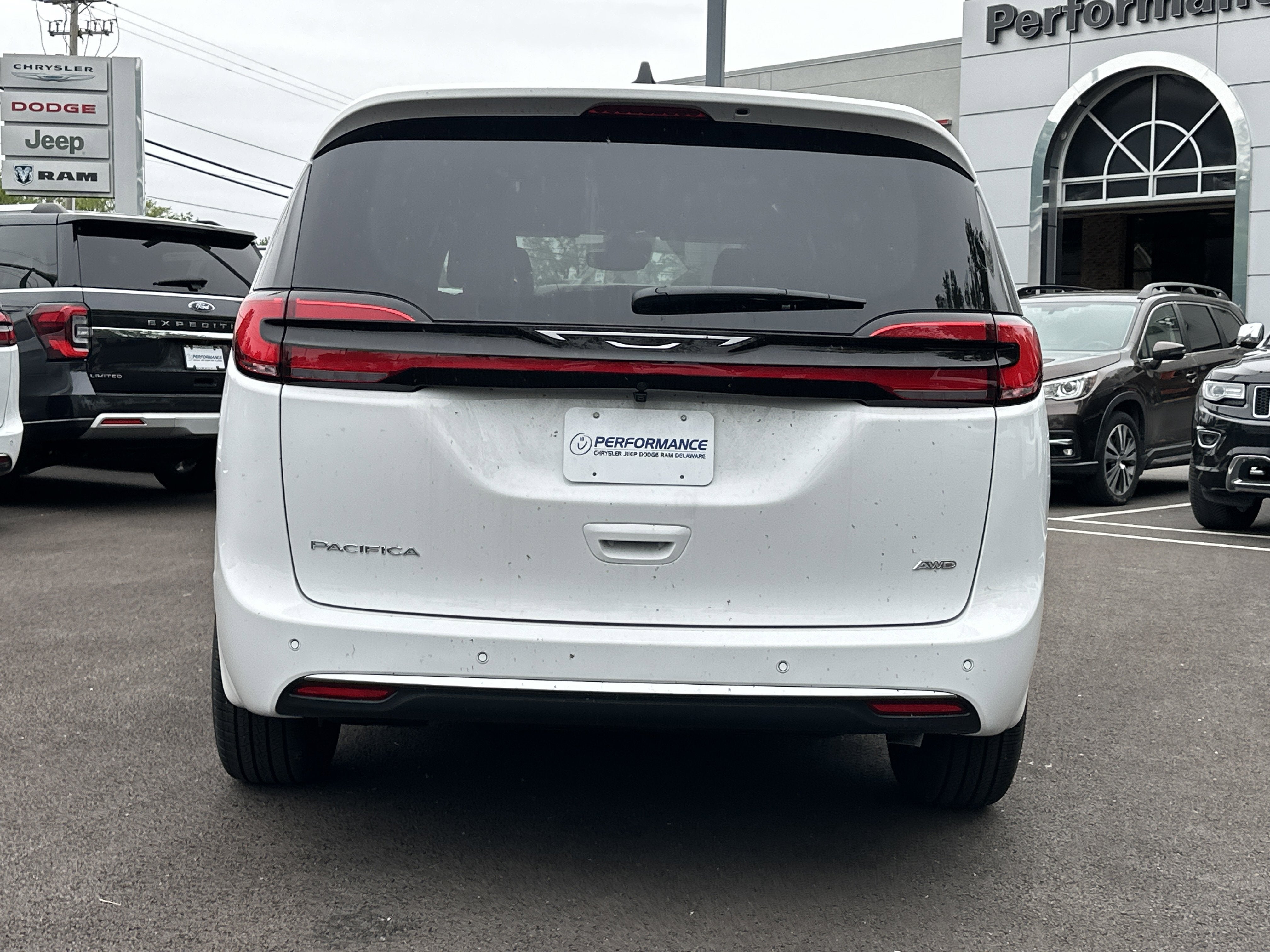 2027 Chrysler Pacifica Select