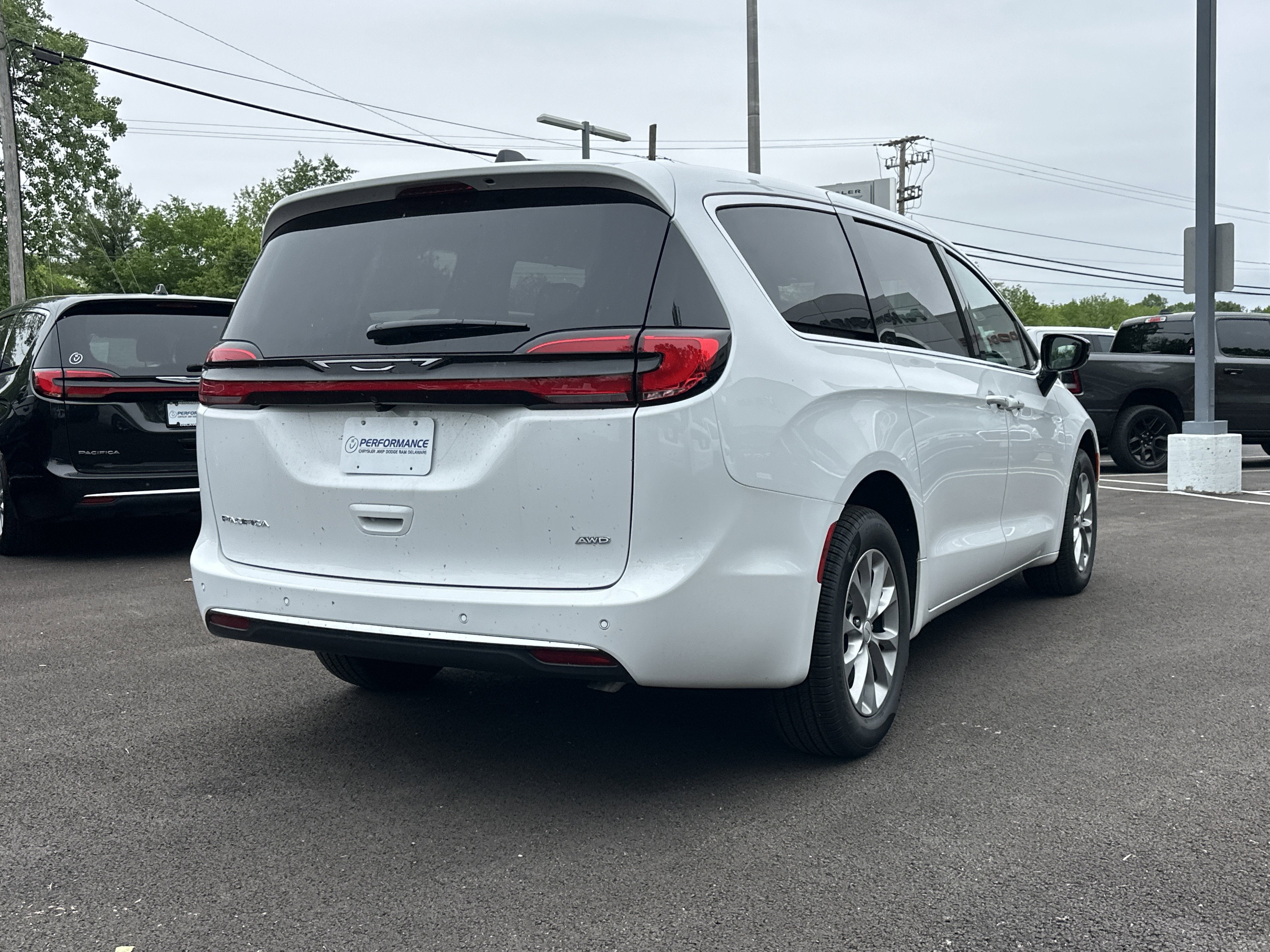 2027 Chrysler Pacifica Select