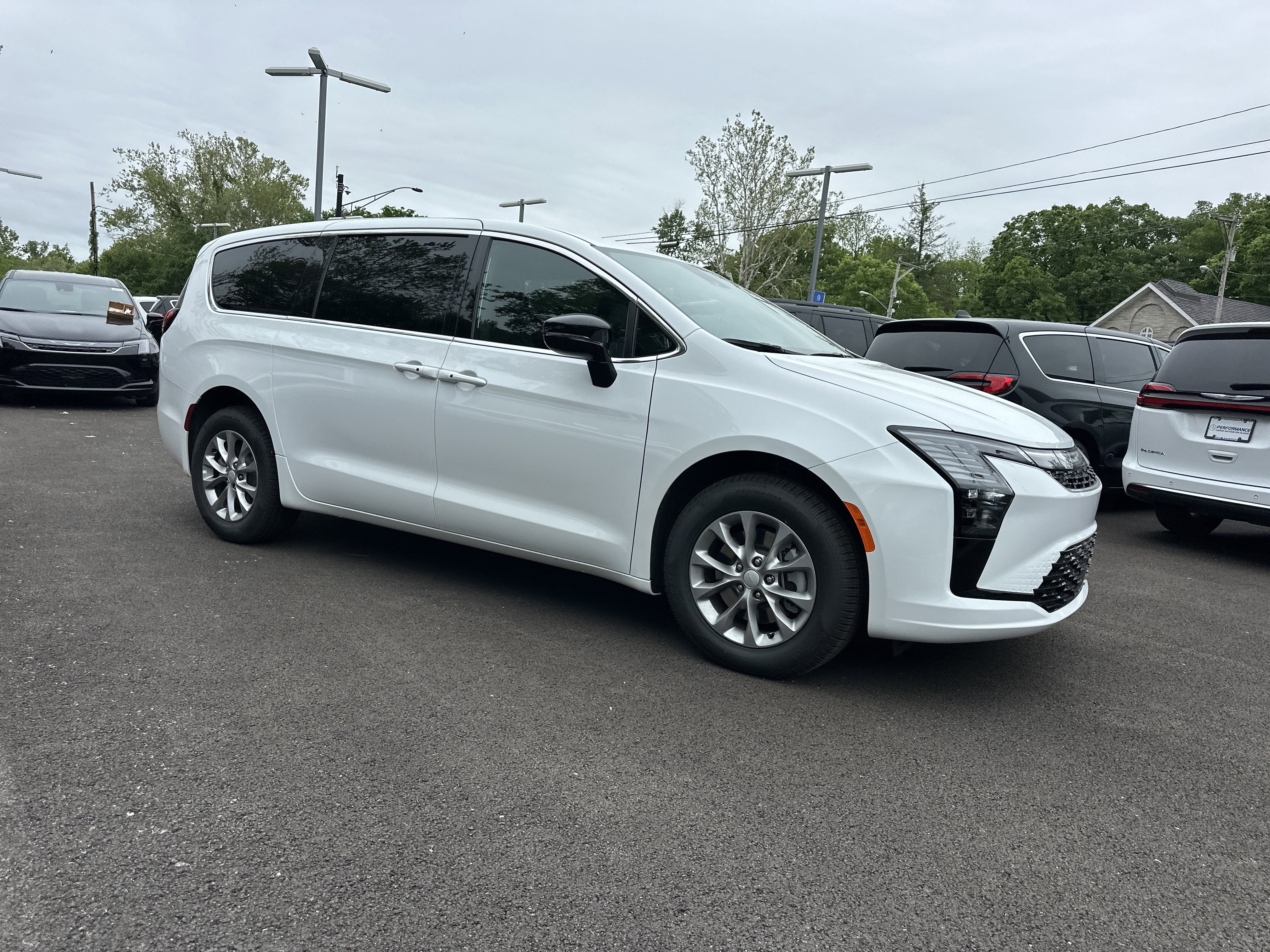 2027 Chrysler Pacifica Select