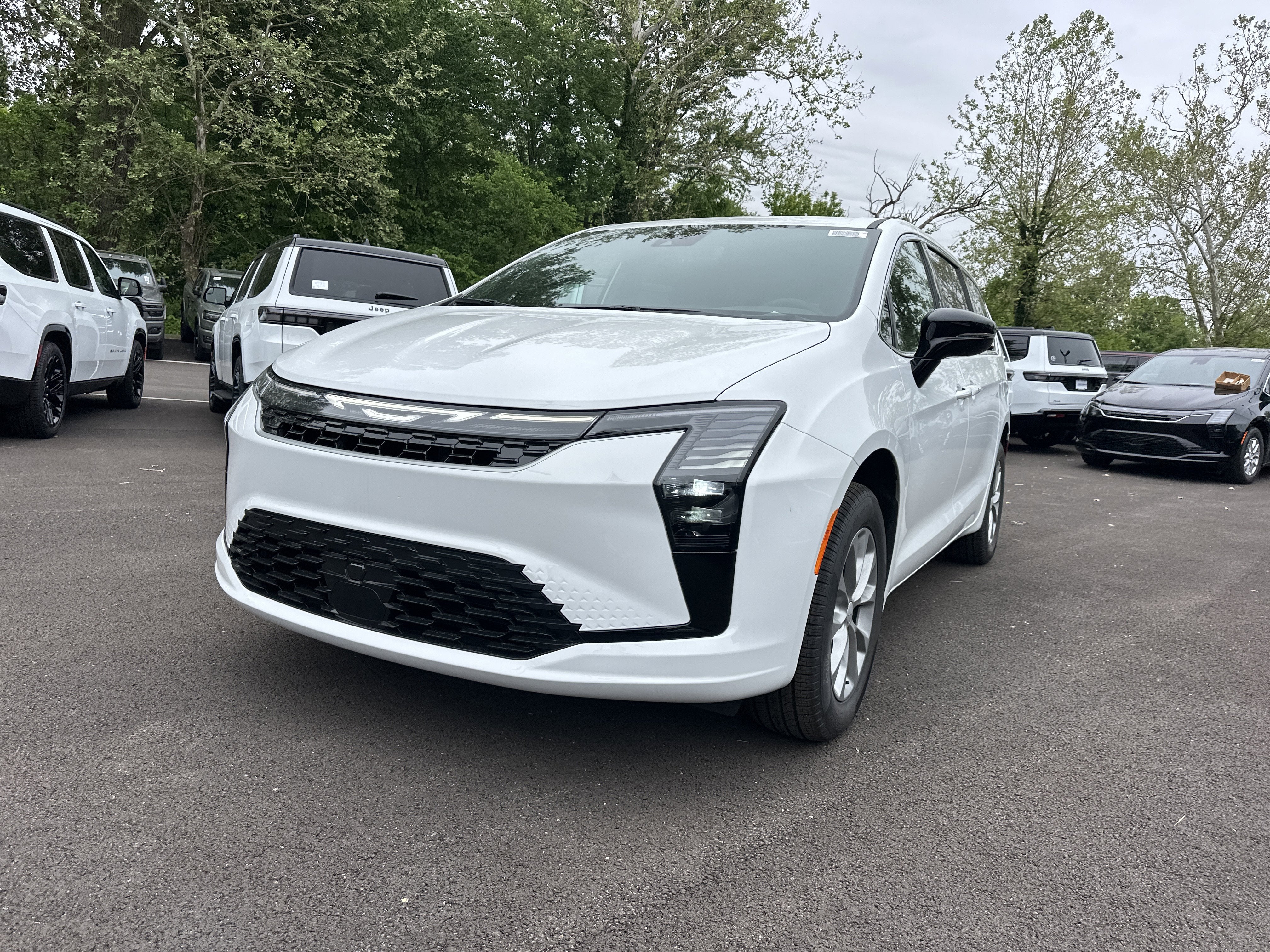 2027 Chrysler Pacifica Select