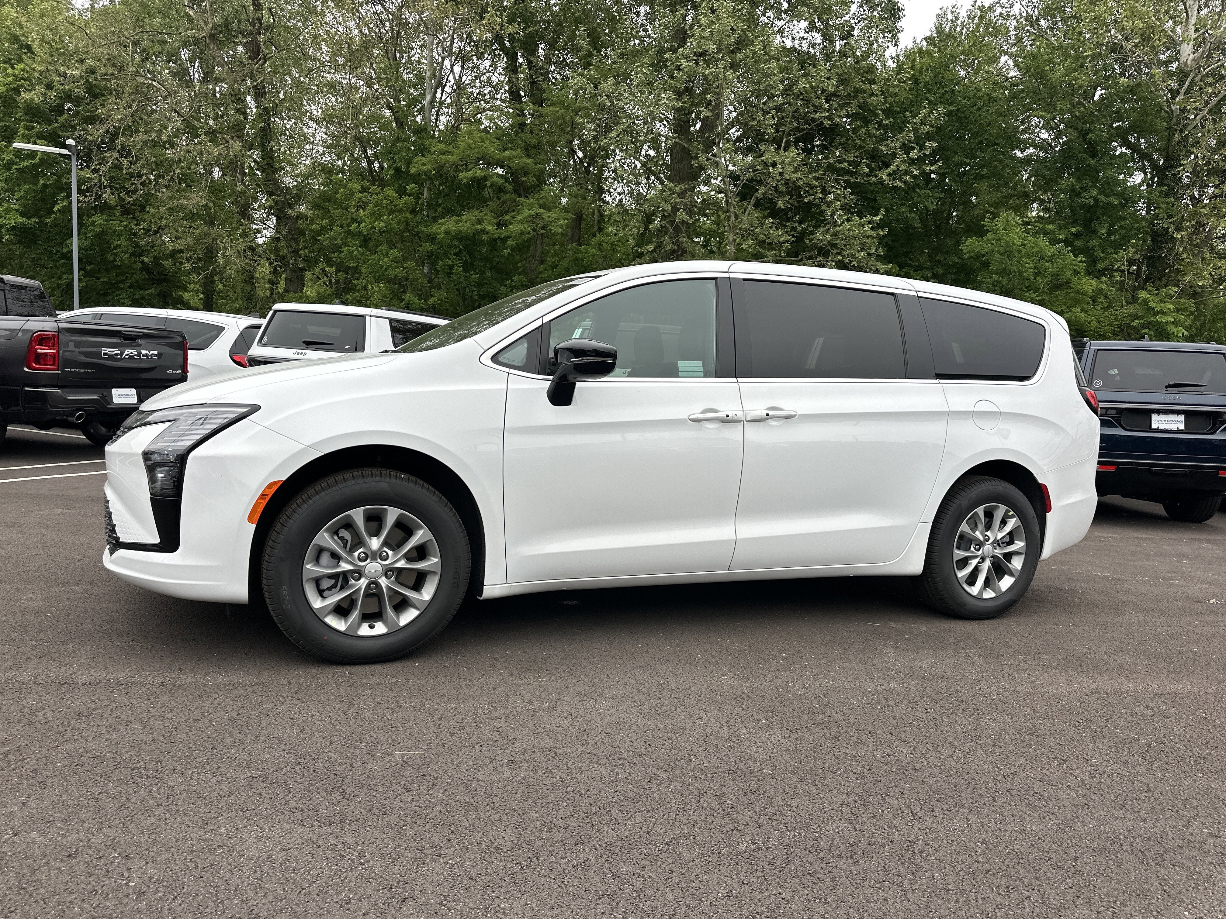2027 Chrysler Pacifica Select