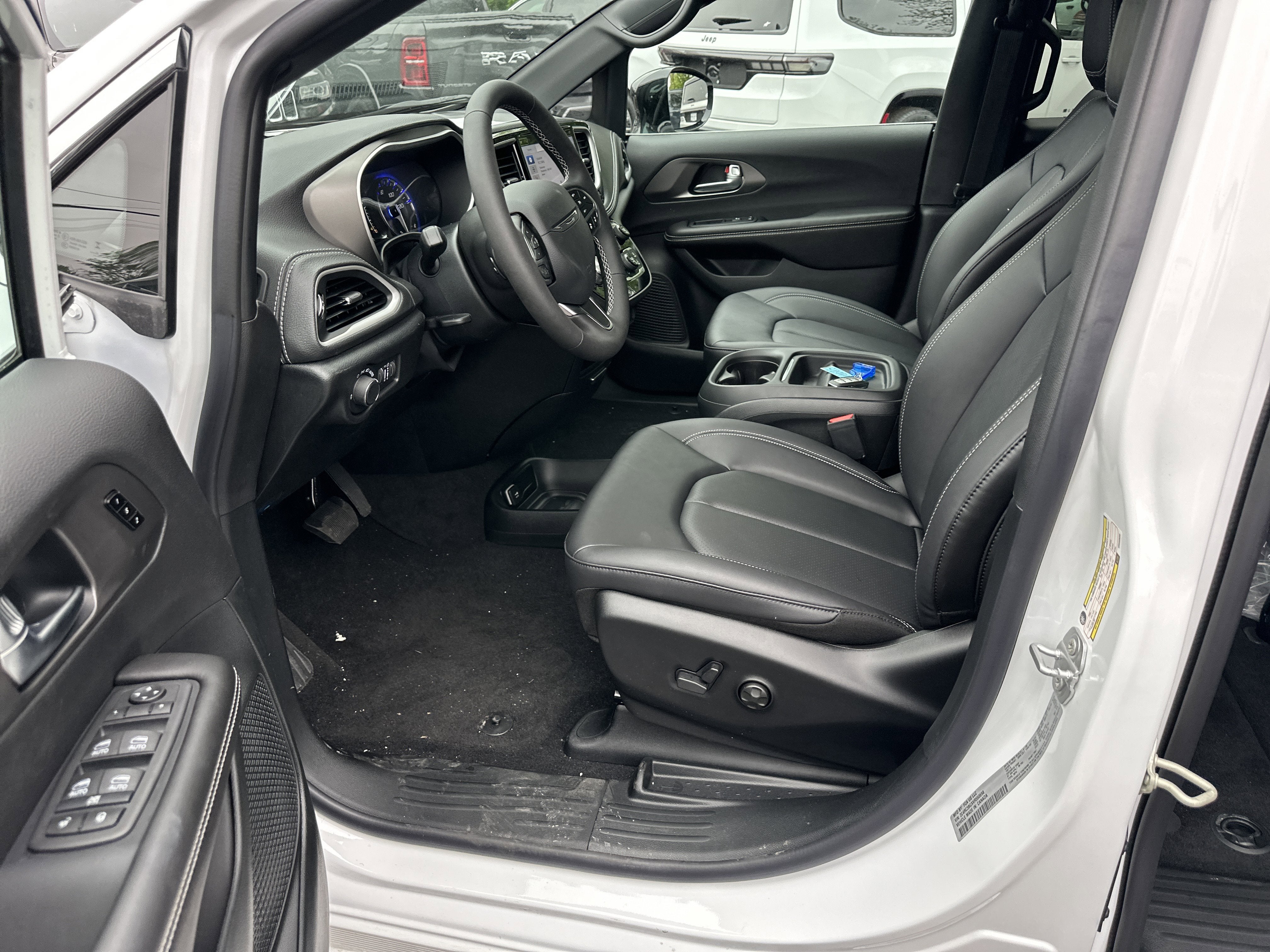 2027 Chrysler Pacifica Select