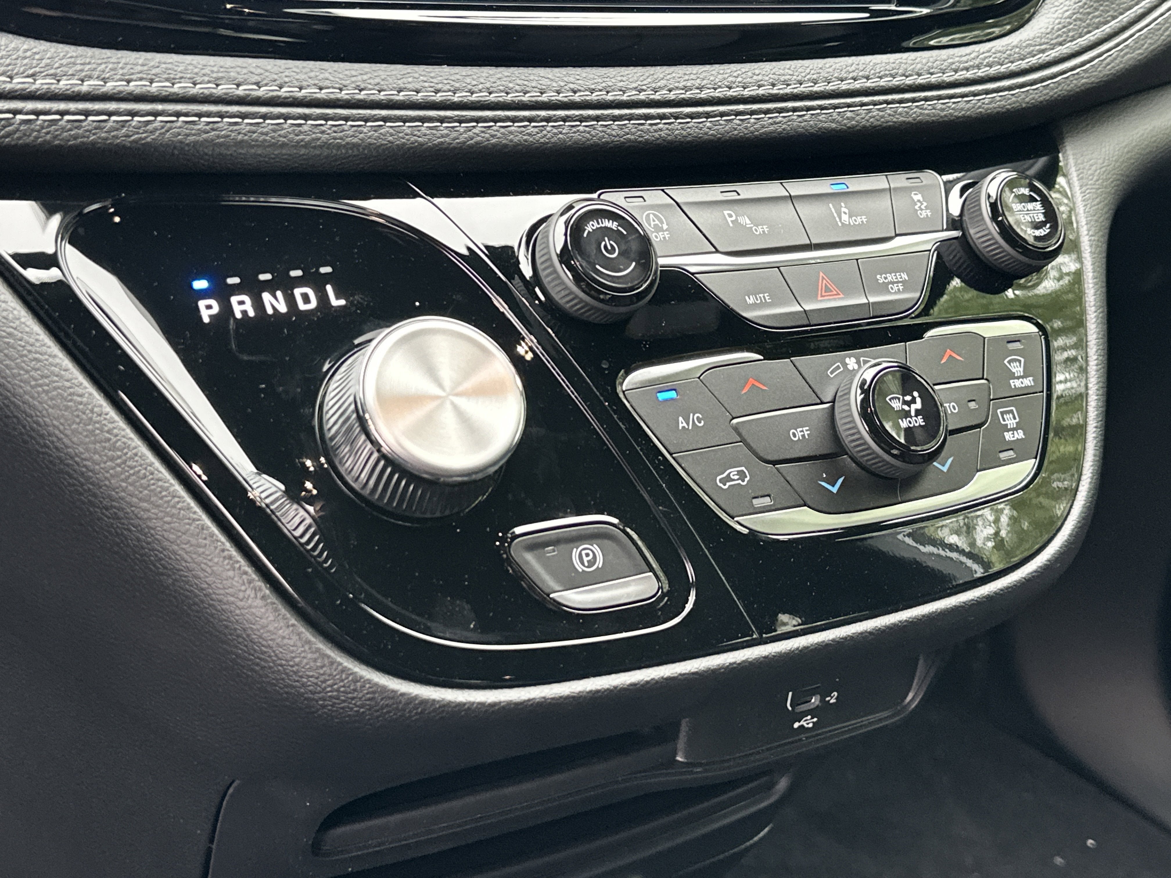 2027 Chrysler Pacifica Select