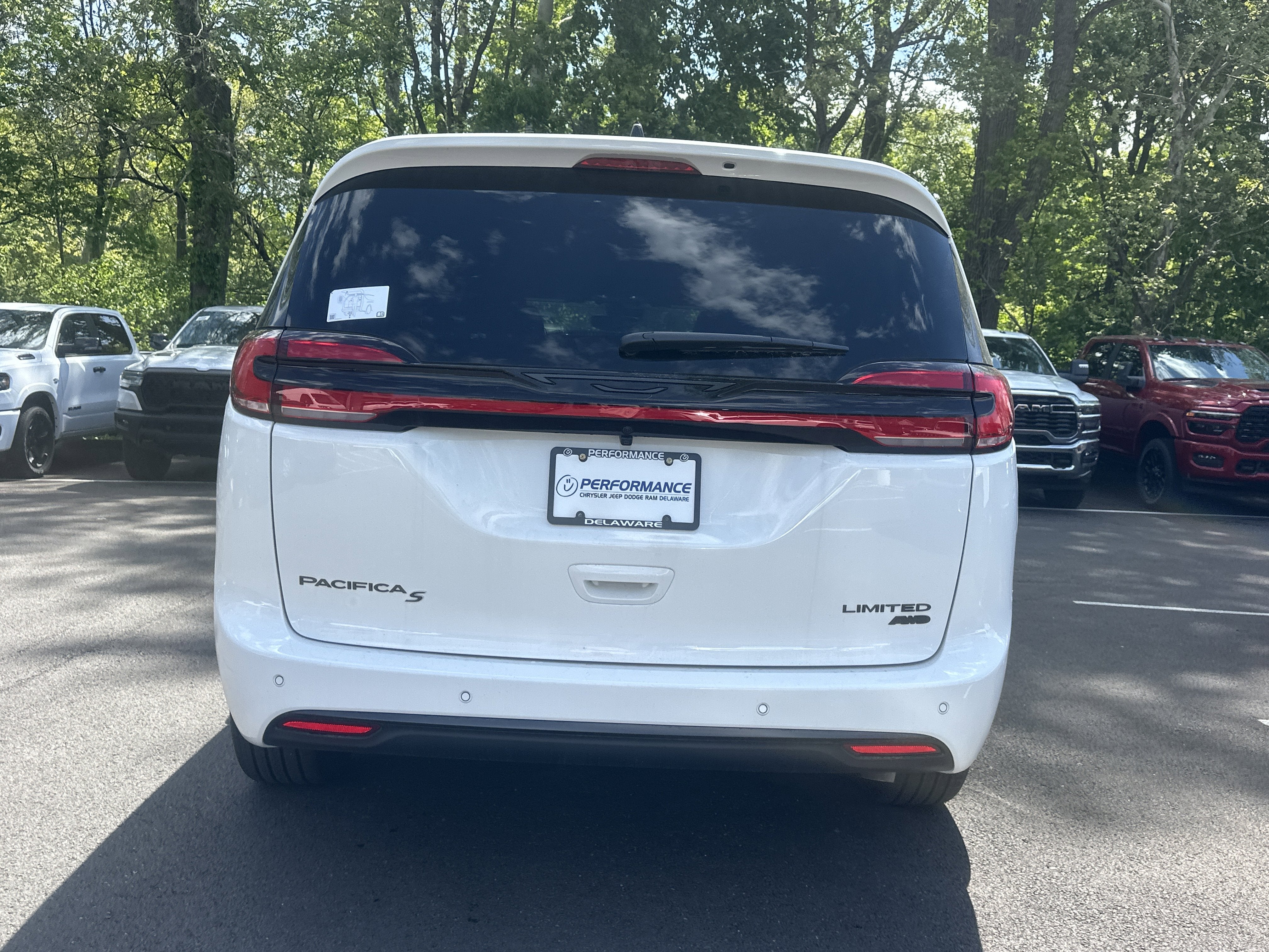 2027 Chrysler Pacifica Limited