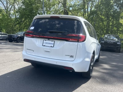 2027 Chrysler Pacifica Limited