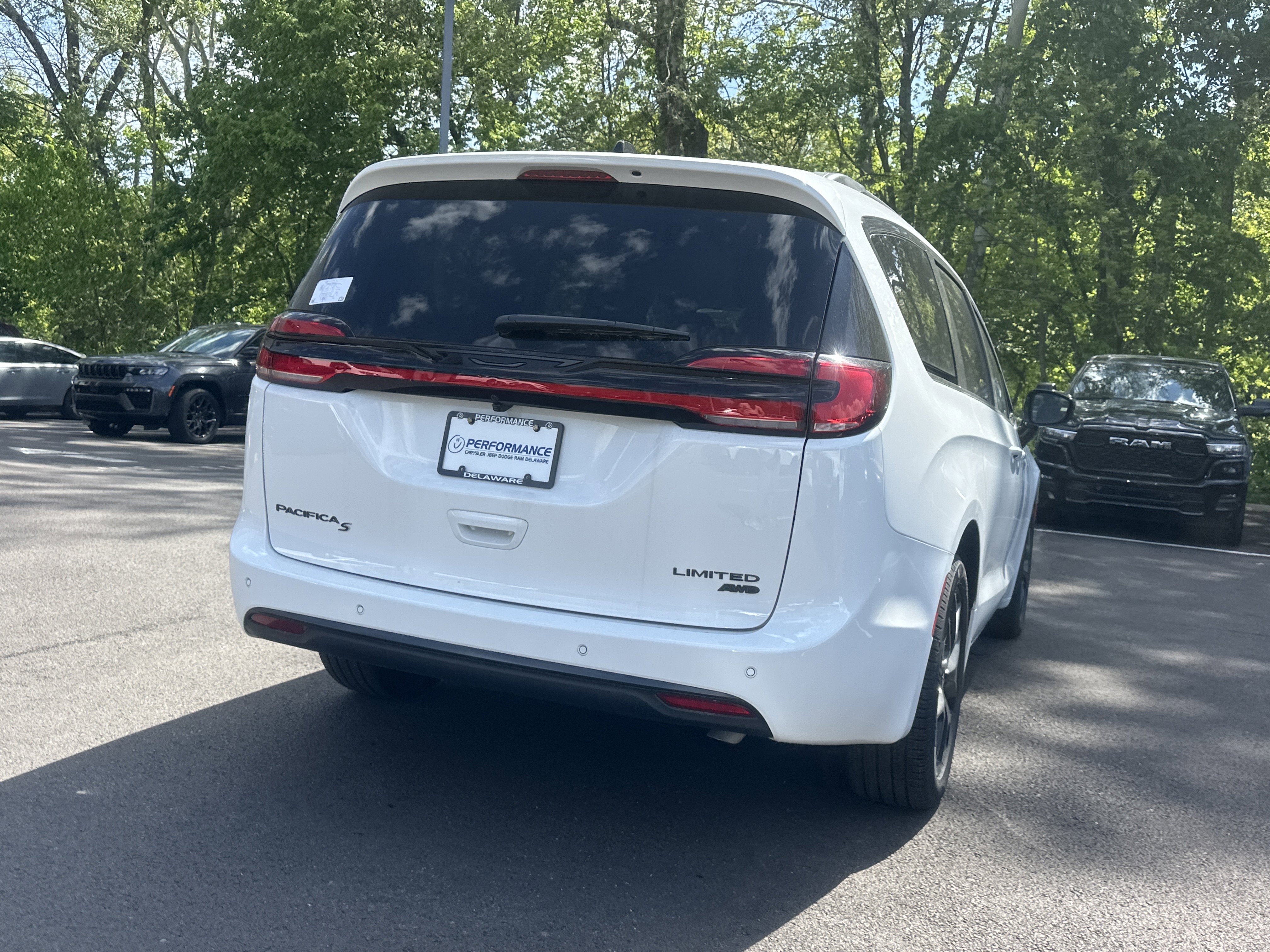 2027 Chrysler Pacifica Limited