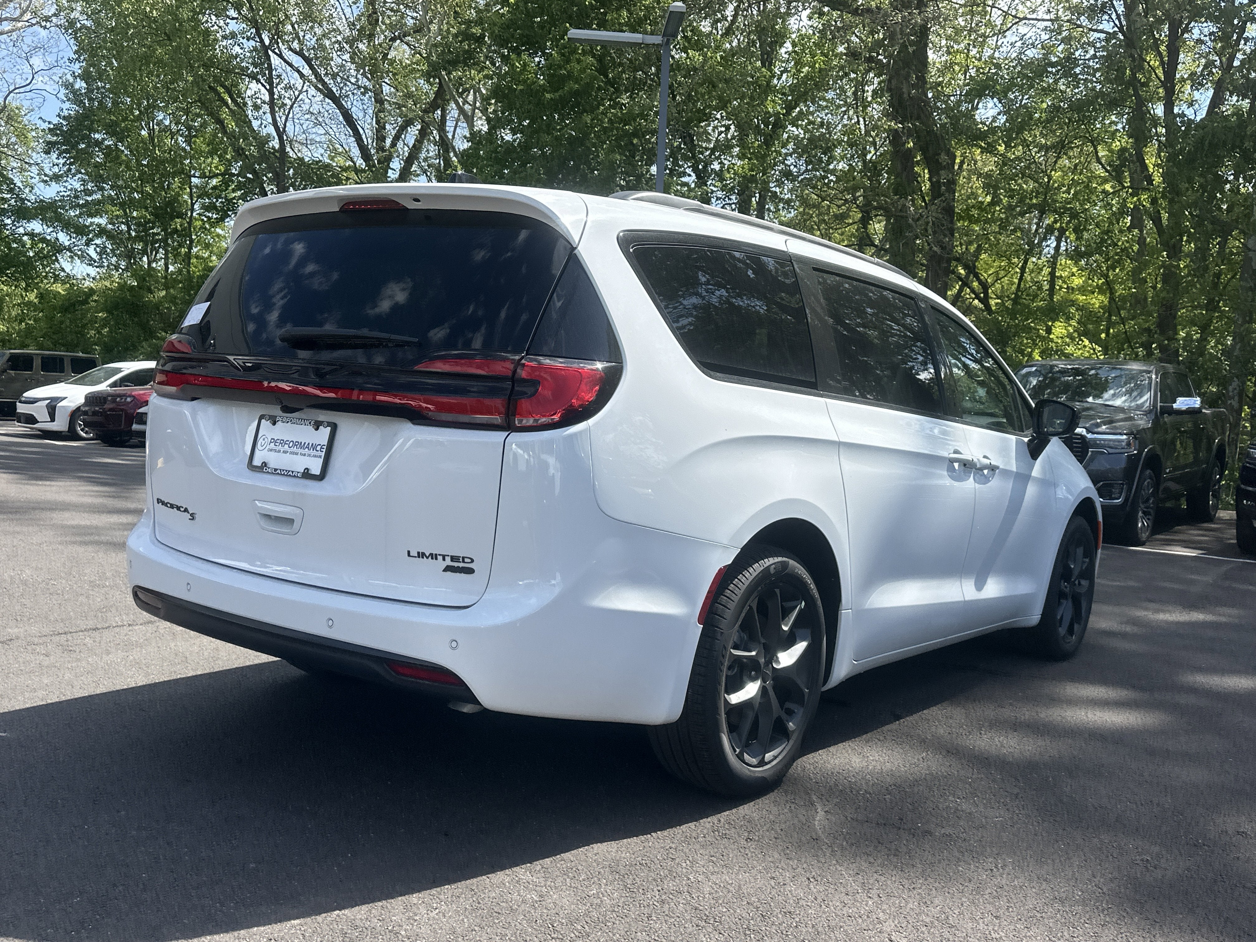 2027 Chrysler Pacifica Limited