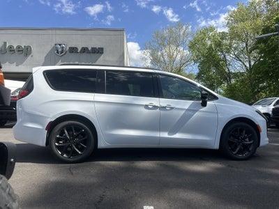 2027 Chrysler Pacifica Limited