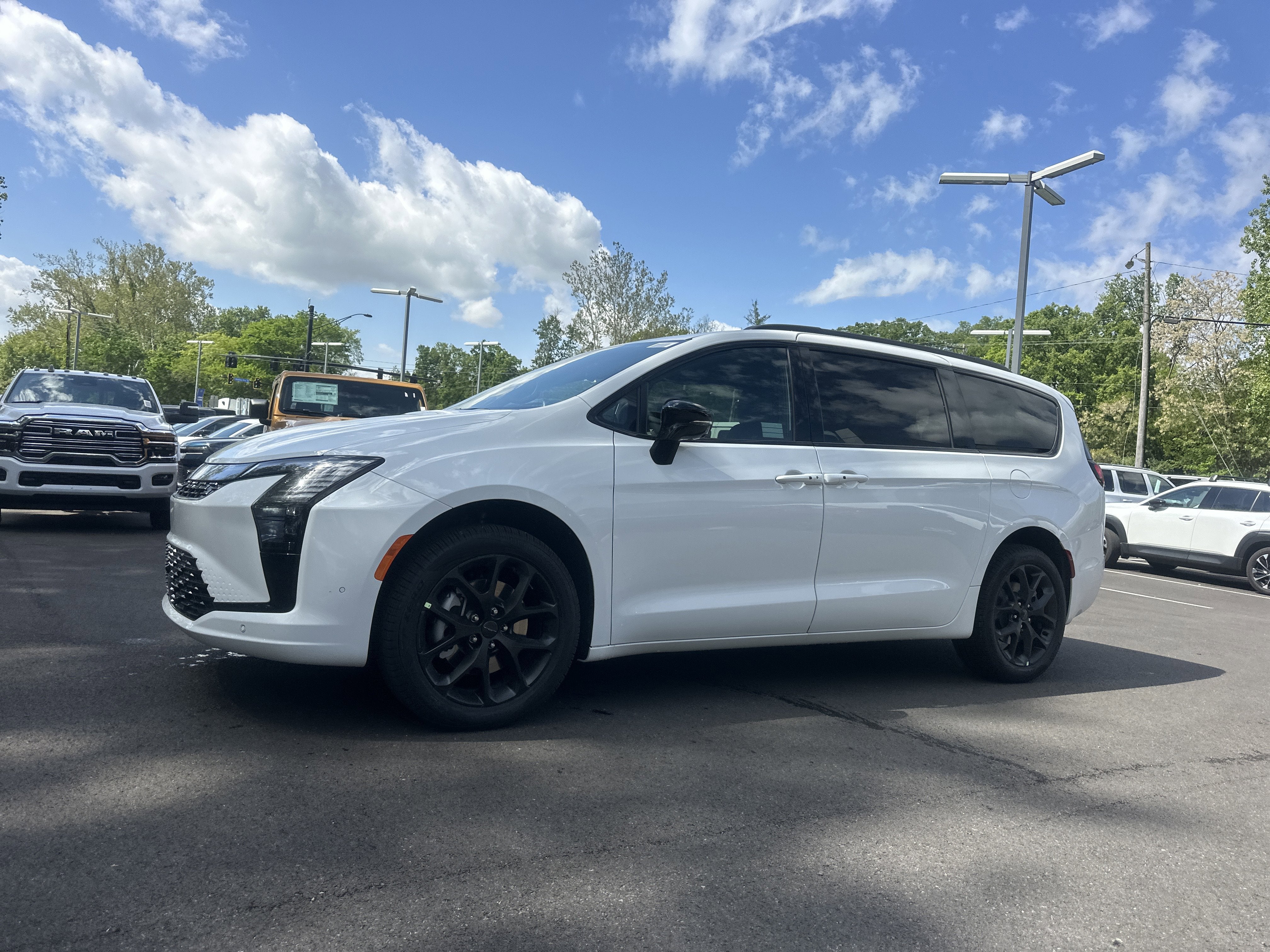 2027 Chrysler Pacifica Limited