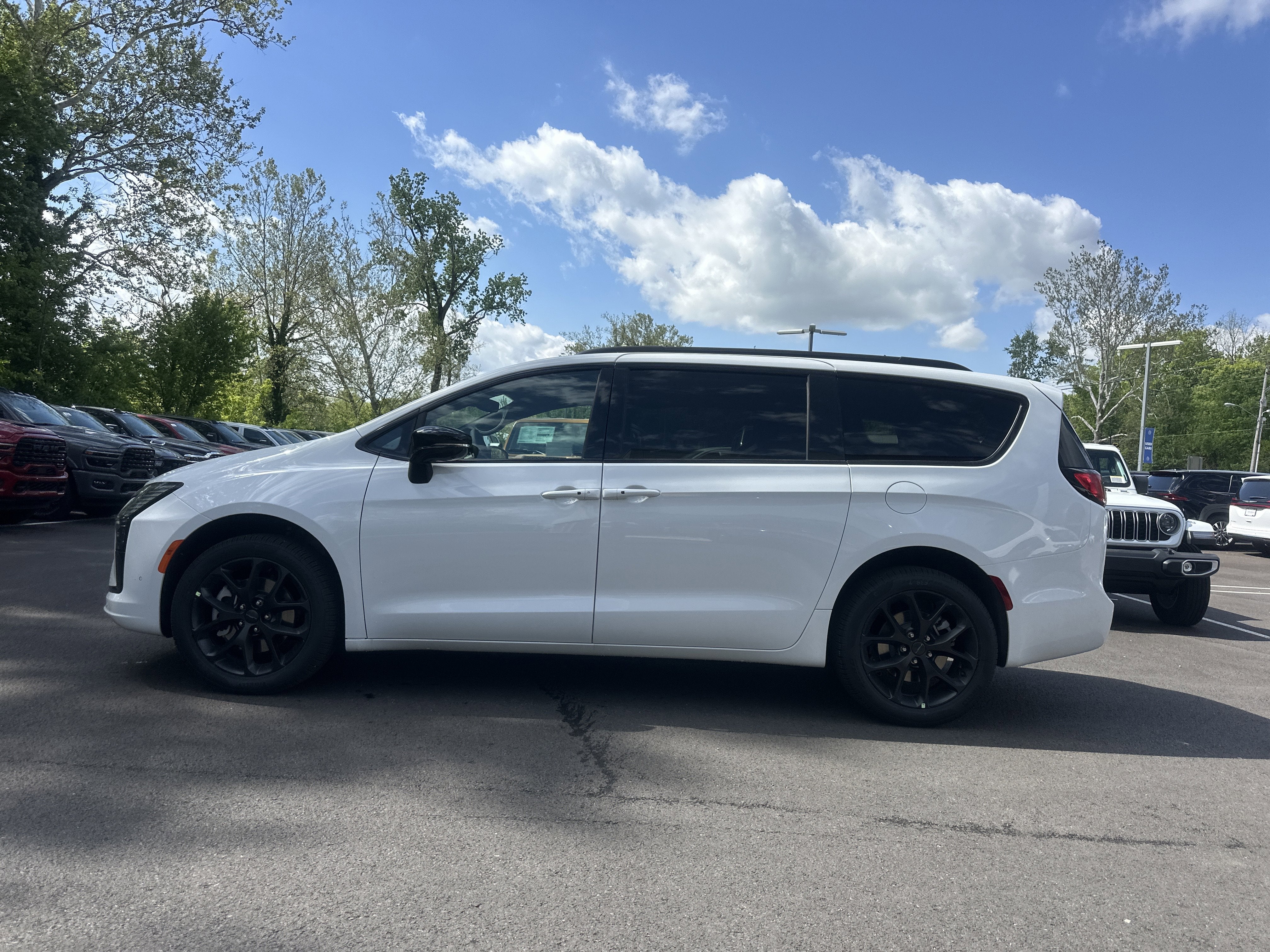 2027 Chrysler Pacifica Limited