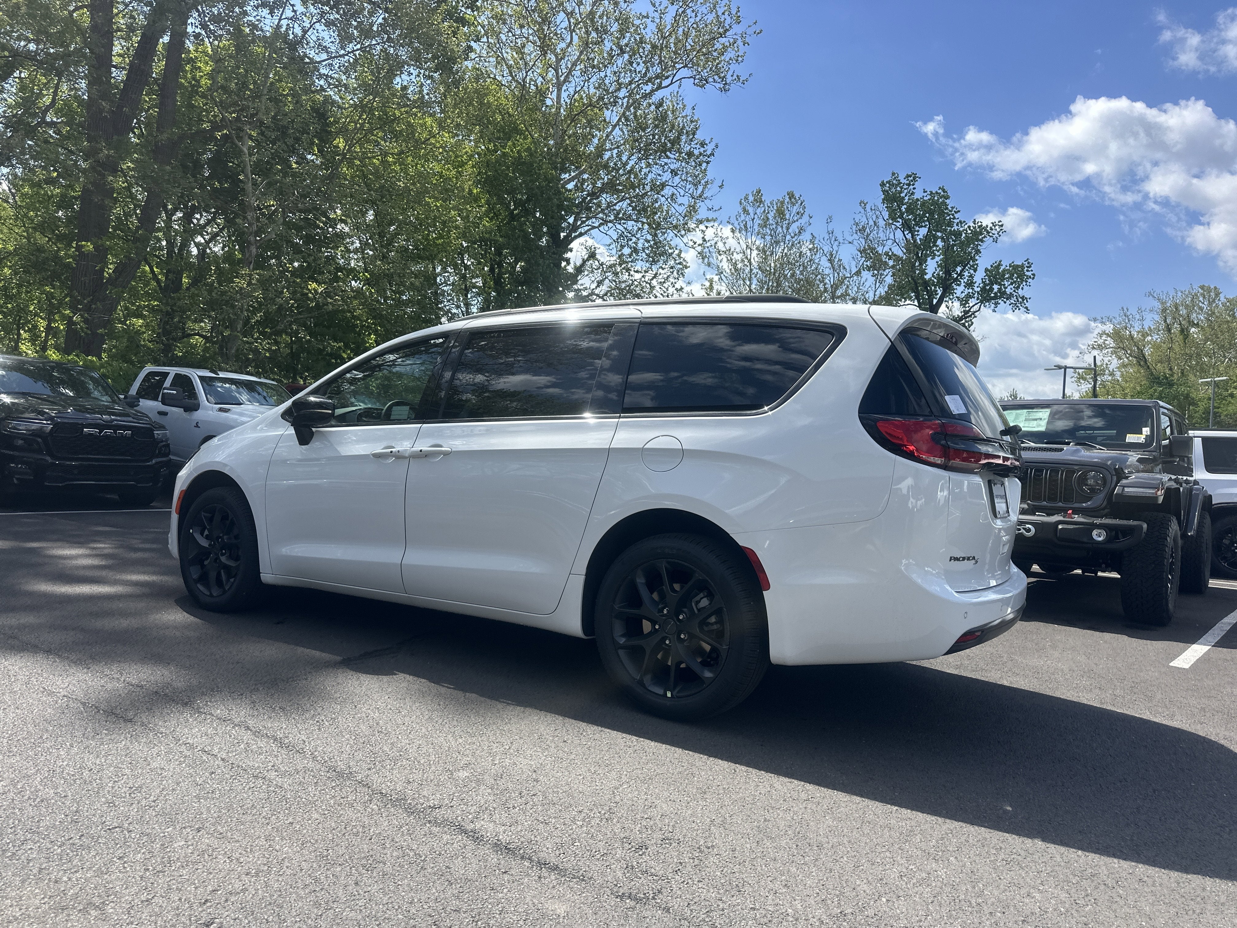 2027 Chrysler Pacifica Limited