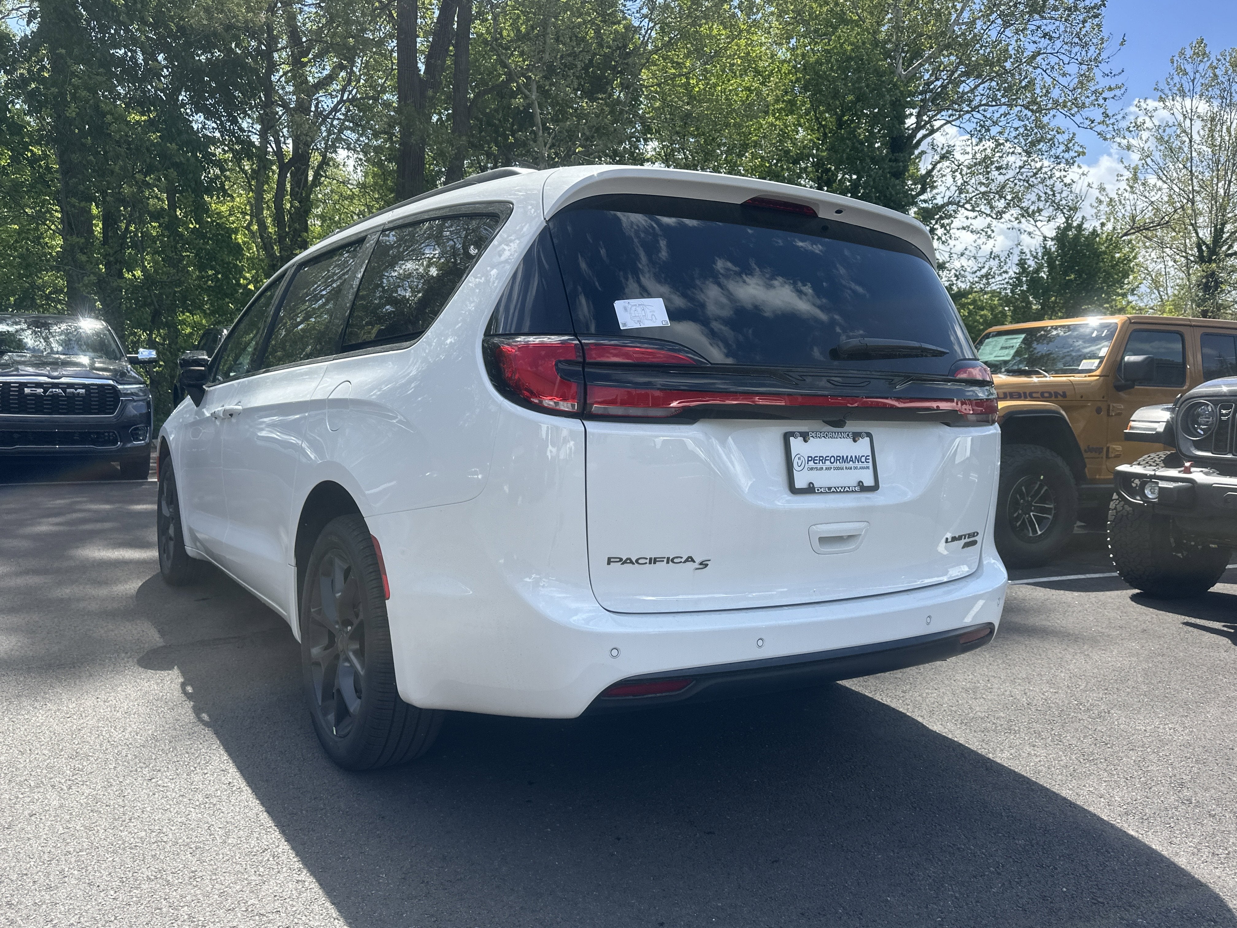 2027 Chrysler Pacifica Limited