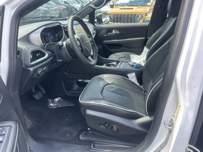 2027 Chrysler Pacifica Limited