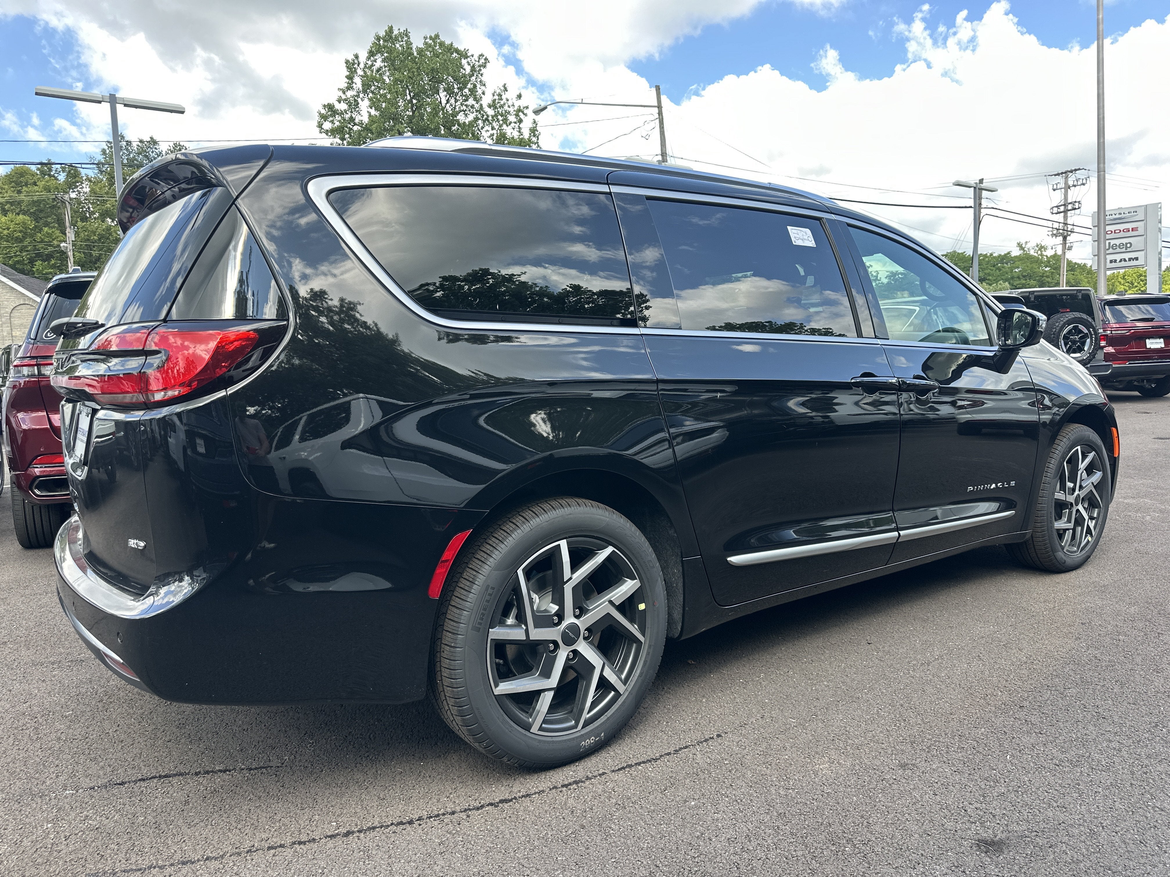 2027 Chrysler Pacifica Pinnacle