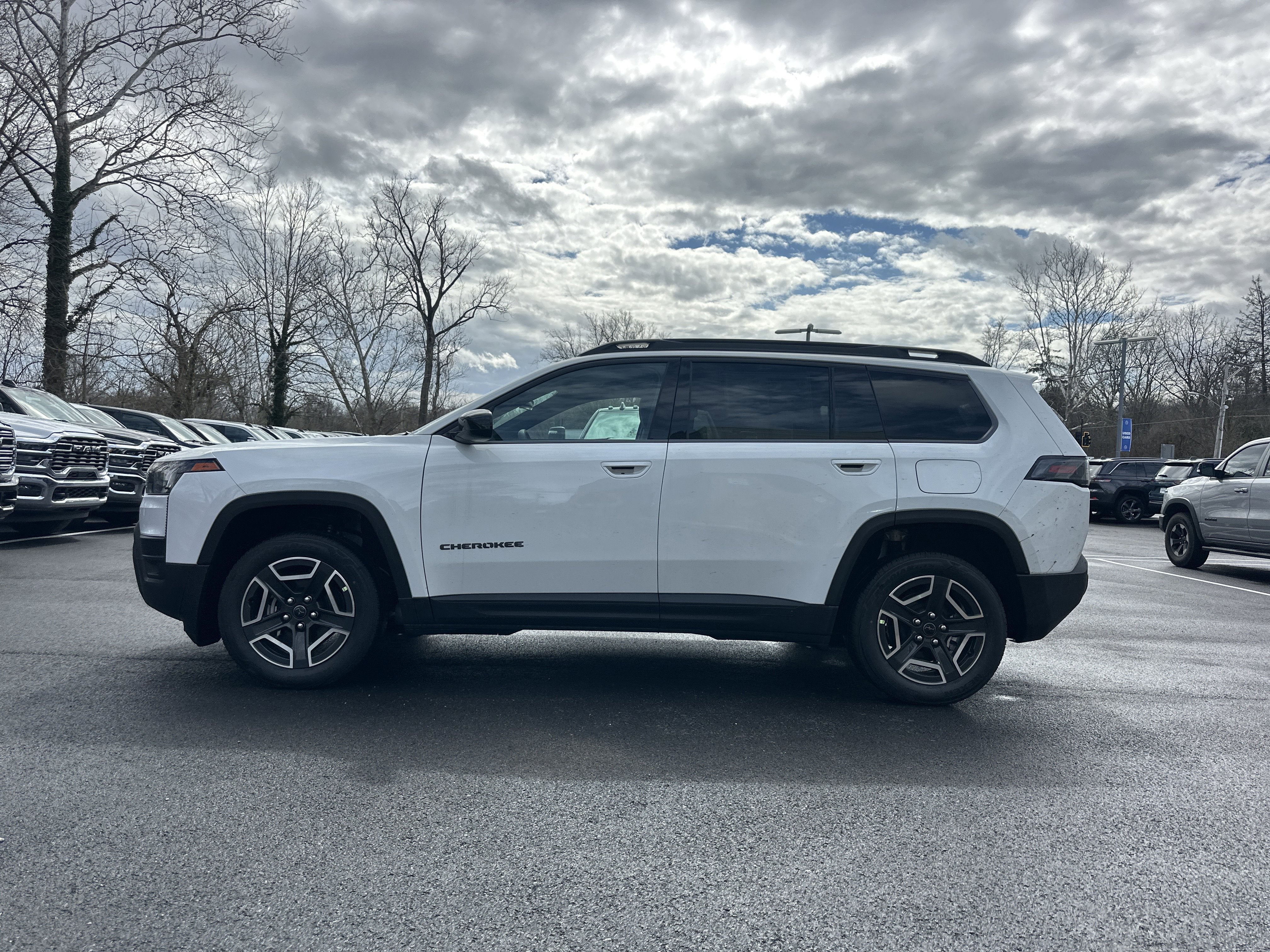 2026 Jeep Cherokee Laredo
