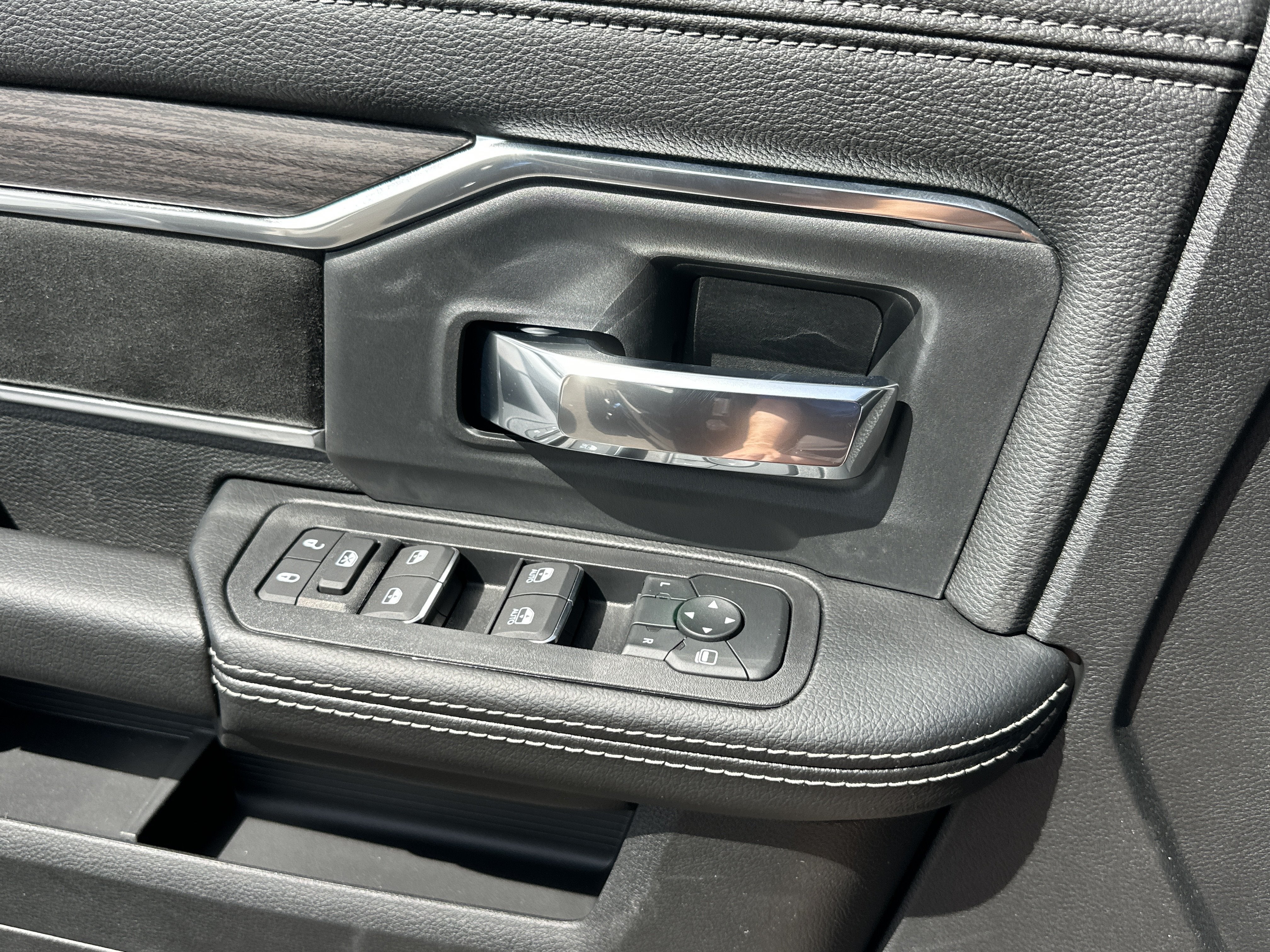 2027 RAM 5500 Chassis Cab Laramie