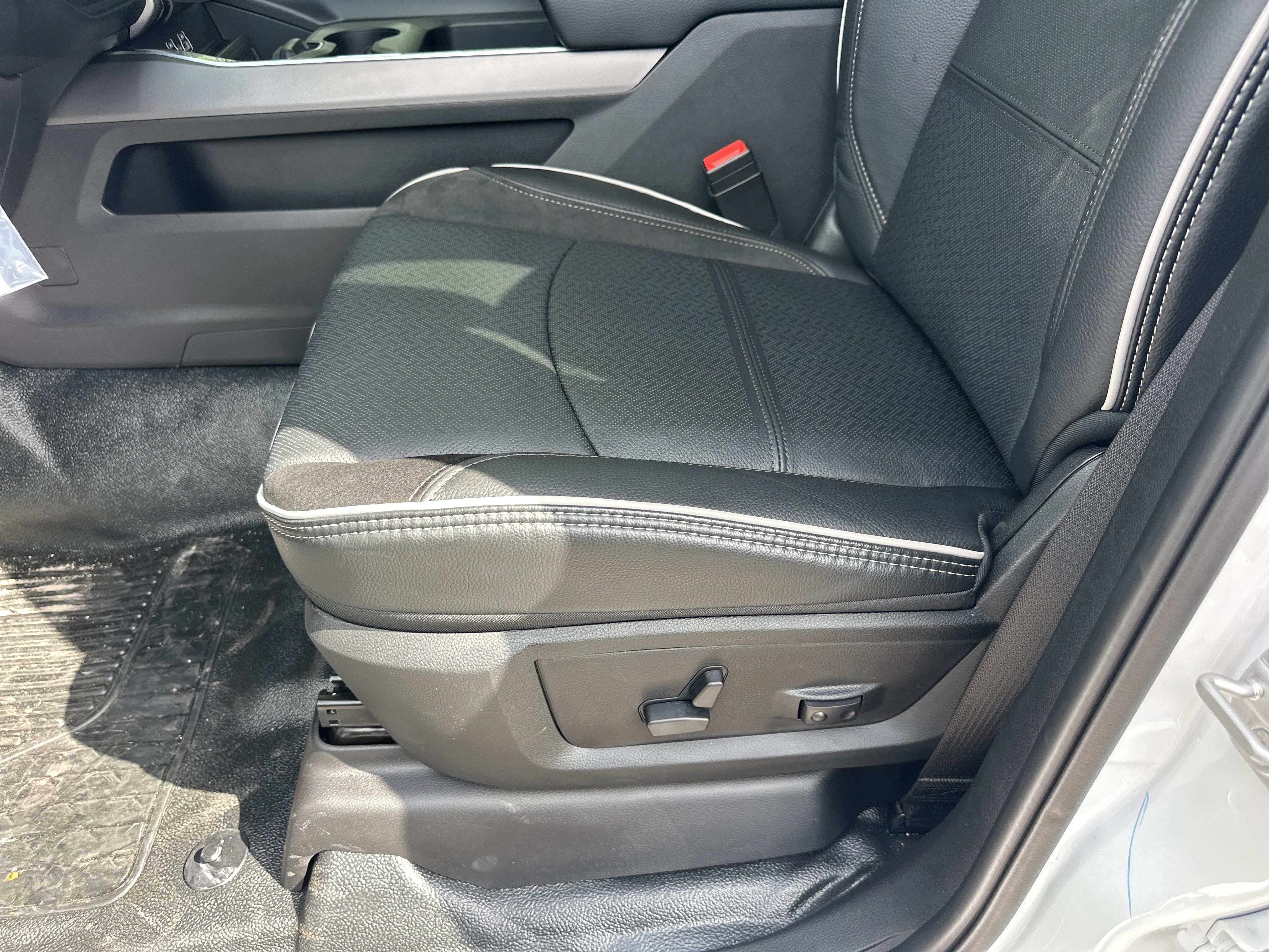2027 RAM 5500 Chassis Cab Laramie