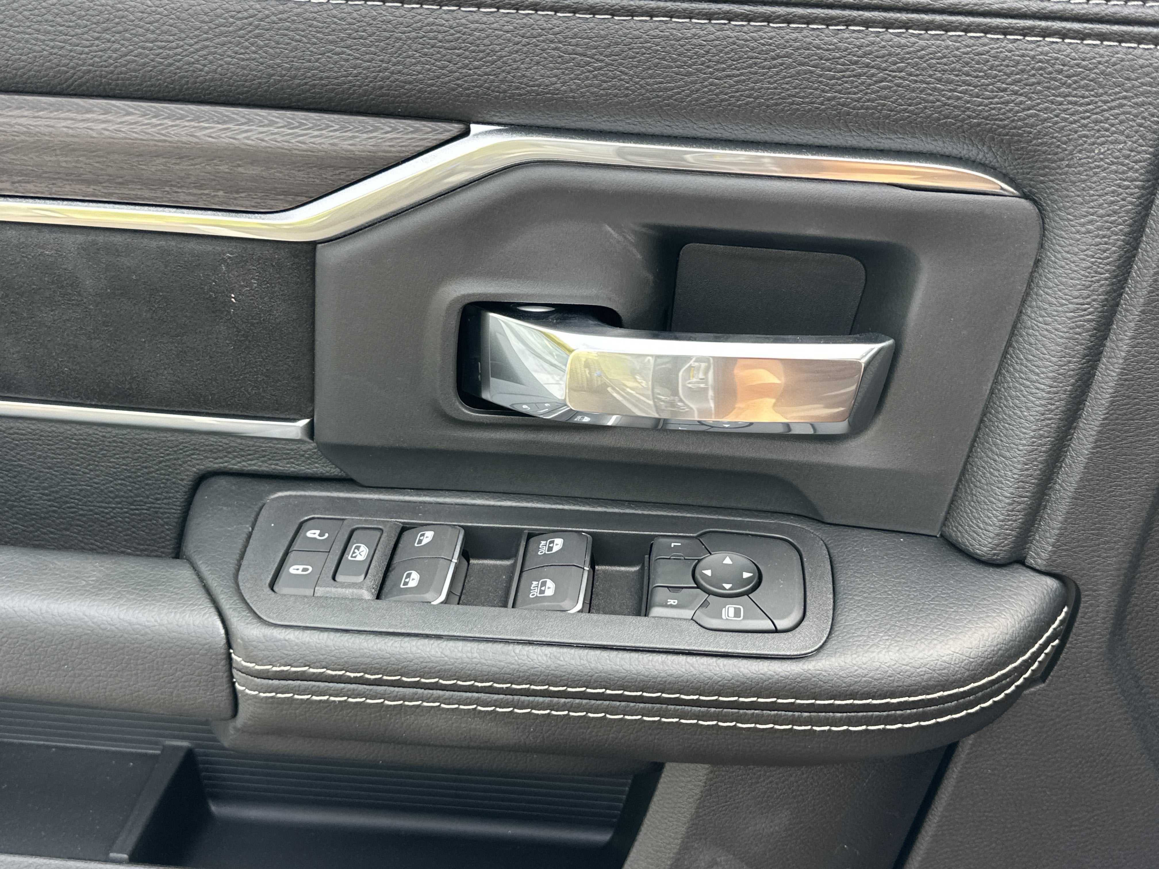 2027 RAM 5500 Chassis Cab Laramie