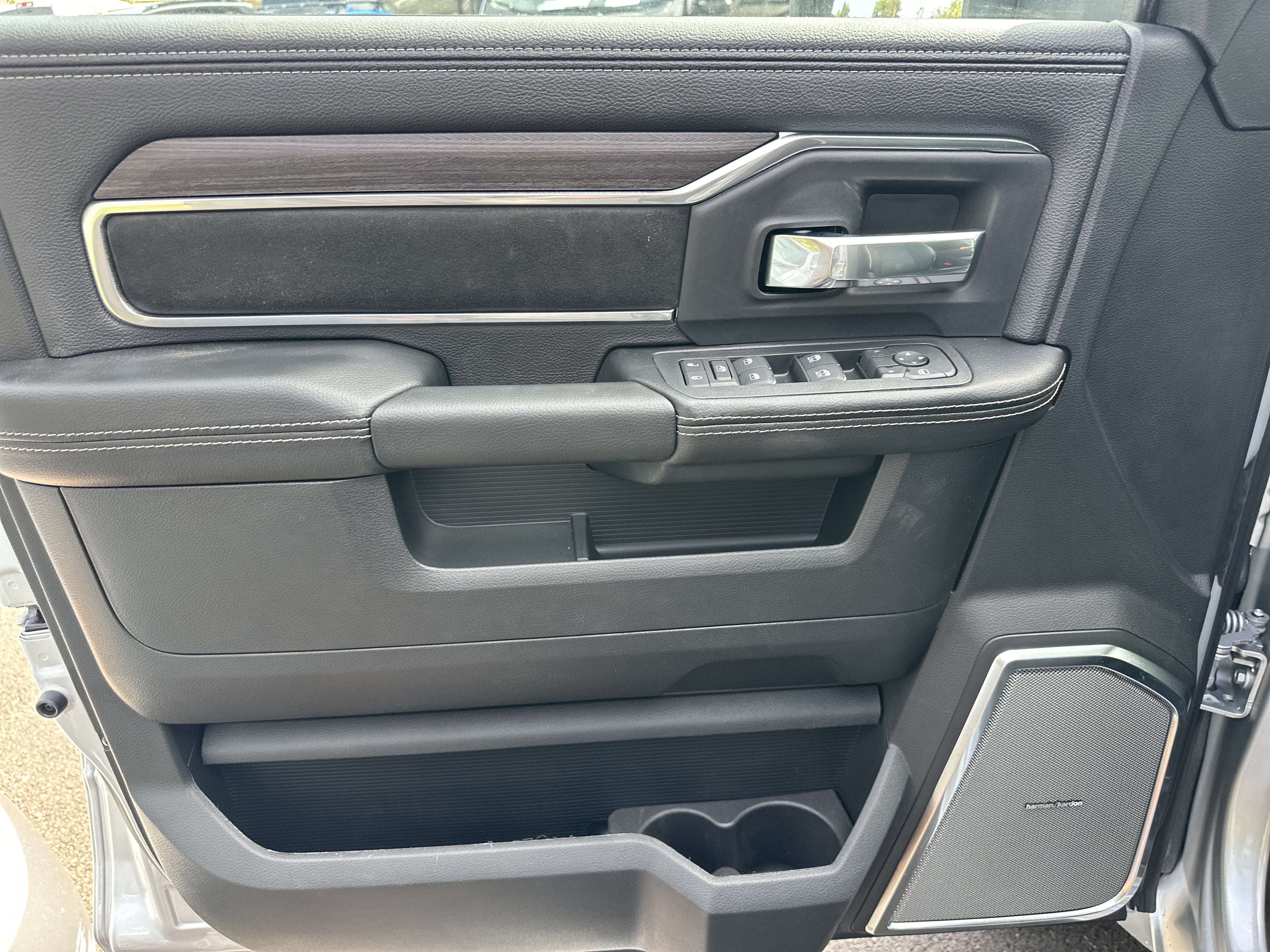2027 RAM 5500 Chassis Cab Laramie