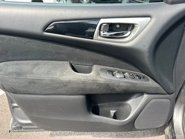 2016 Nissan Pathfinder SV