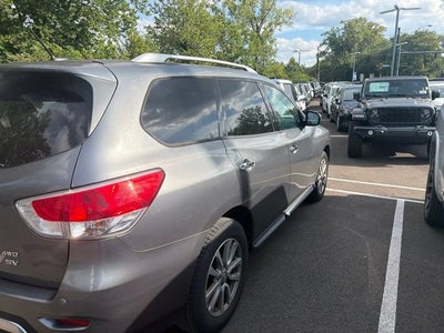 2016 Nissan Pathfinder SV
