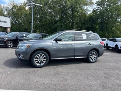 2016 Nissan Pathfinder SV