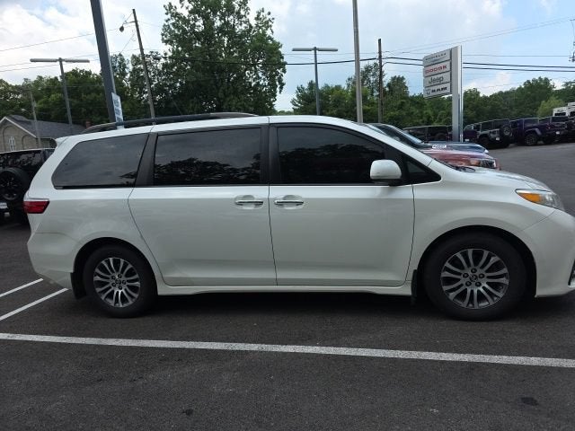 2018 Toyota Sienna XLE