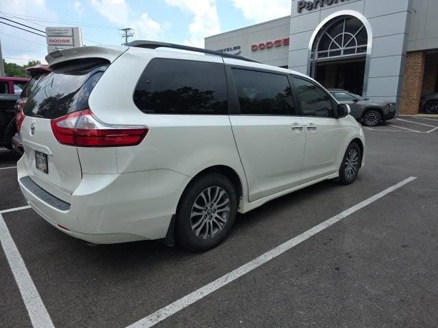 2018 Toyota Sienna XLE