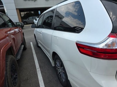 2018 Toyota Sienna XLE