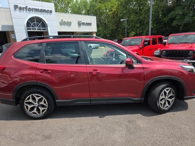 2024 Subaru Forester Premium