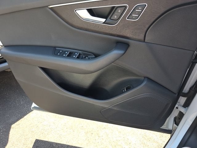 2022 Audi Q8 55 Premium