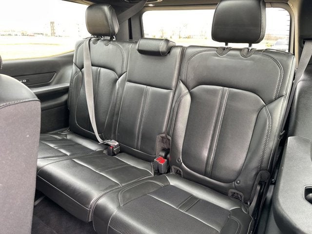 2023 Jeep Wagoneer Base