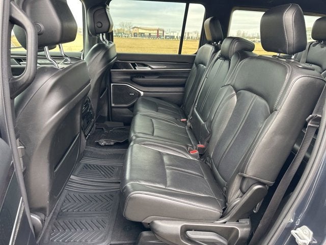 2023 Jeep Wagoneer Base