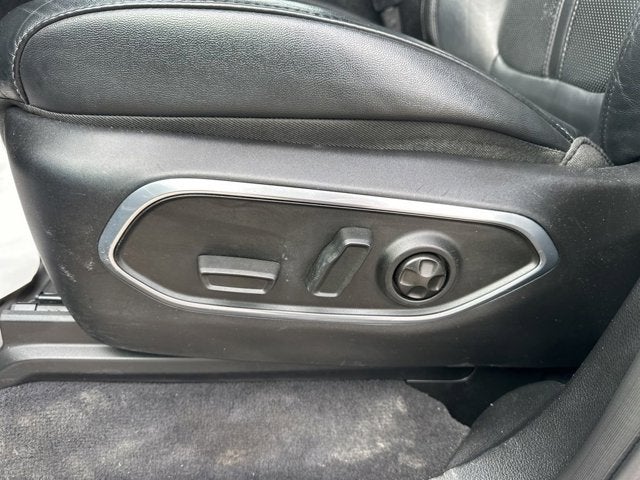 2023 Jeep Wagoneer Base