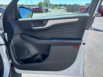 2022 Ford Escape Hybrid SE