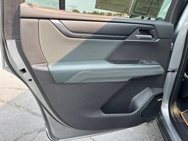 2025 GMC Acadia AT4
